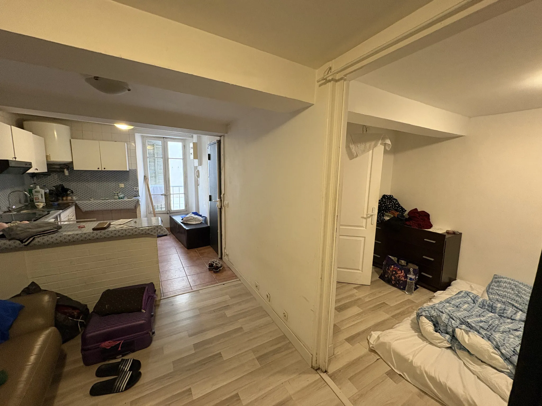 Immeuble de rapport à La Seyne-sur-Mer avec 3 appartements et local commercial 