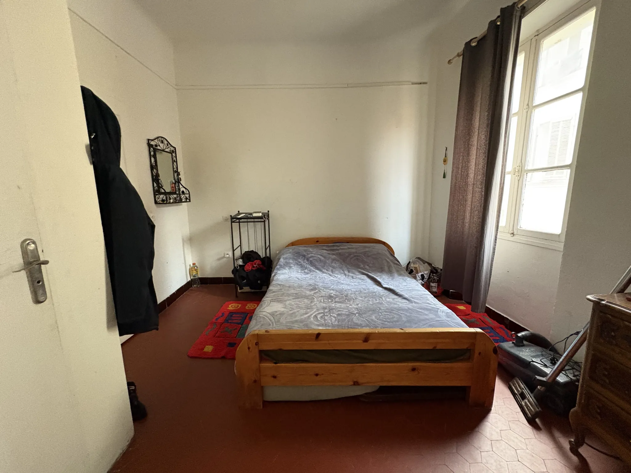 Immeuble de rapport à La Seyne-sur-Mer avec 3 appartements et local commercial 