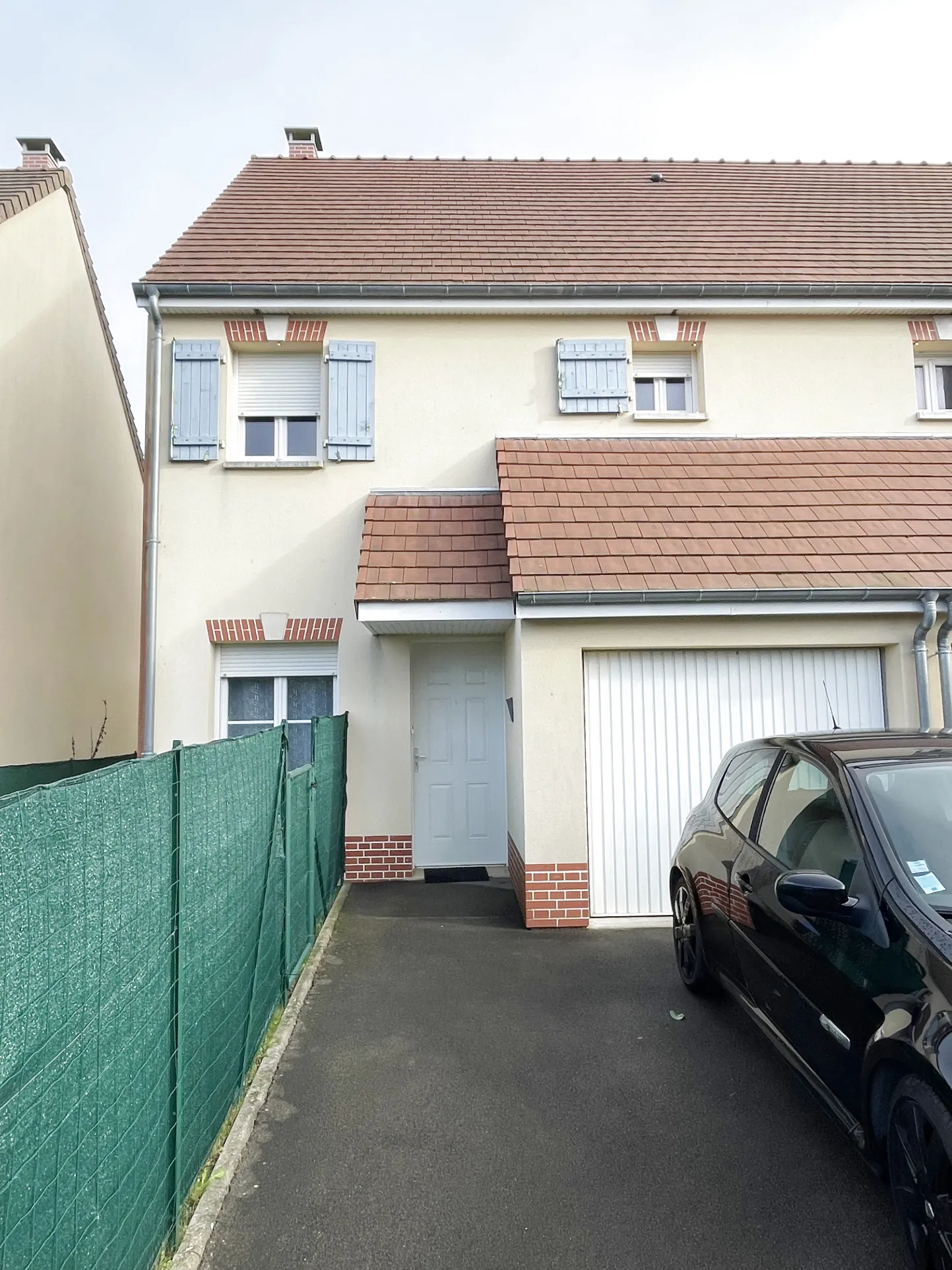 Maison récente de 80 m² avec jardin et garage à Sainte-Geneviève