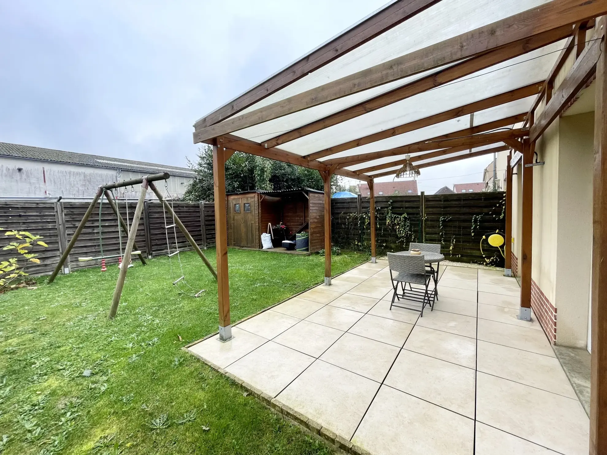 Maison récente de 80 m² avec jardin et garage à Sainte-Geneviève 