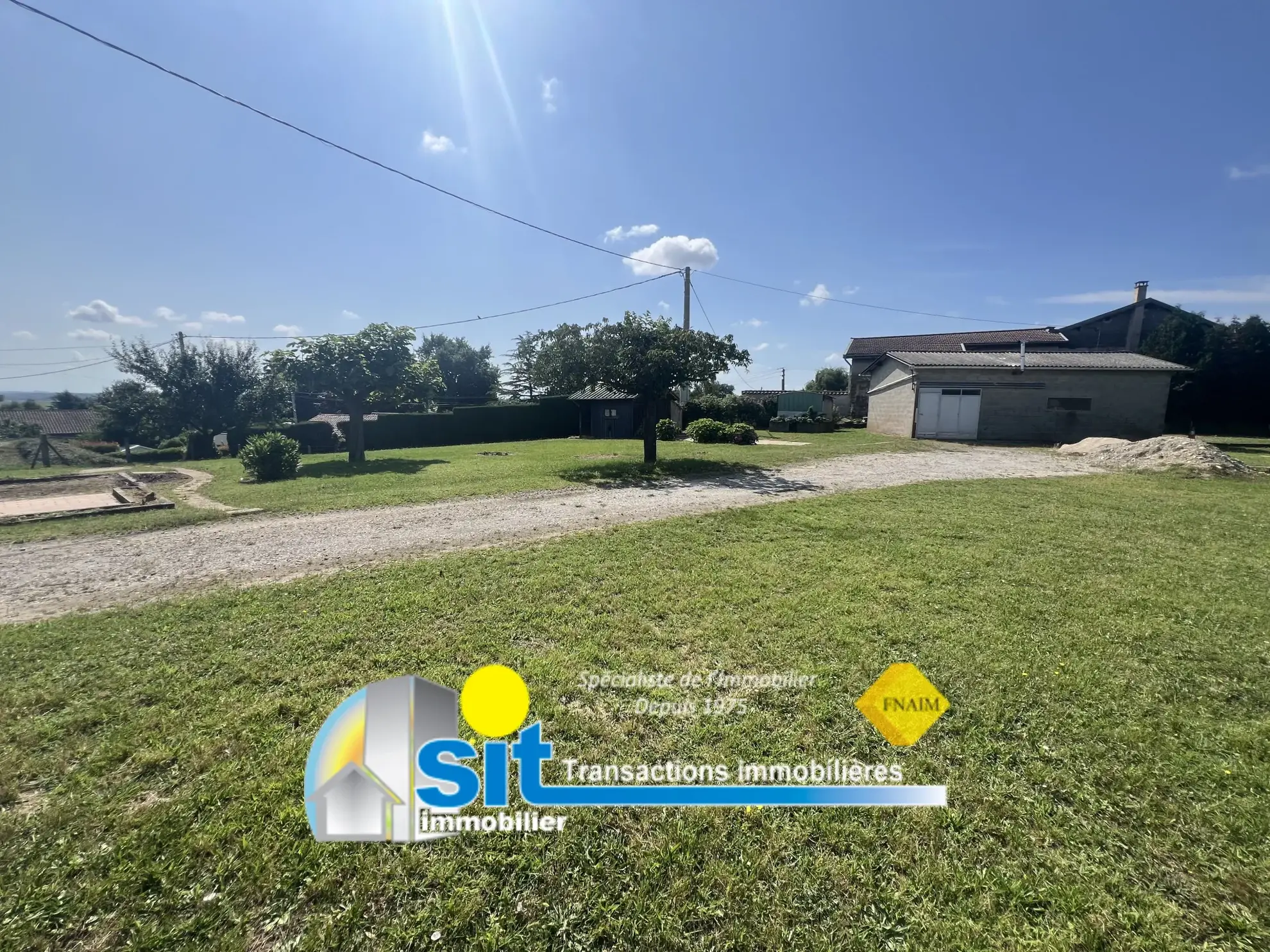 Terrain à bâtir avec dépôt de 70 m² à Seyssuel, vue dégagée, emplacement privilégié 