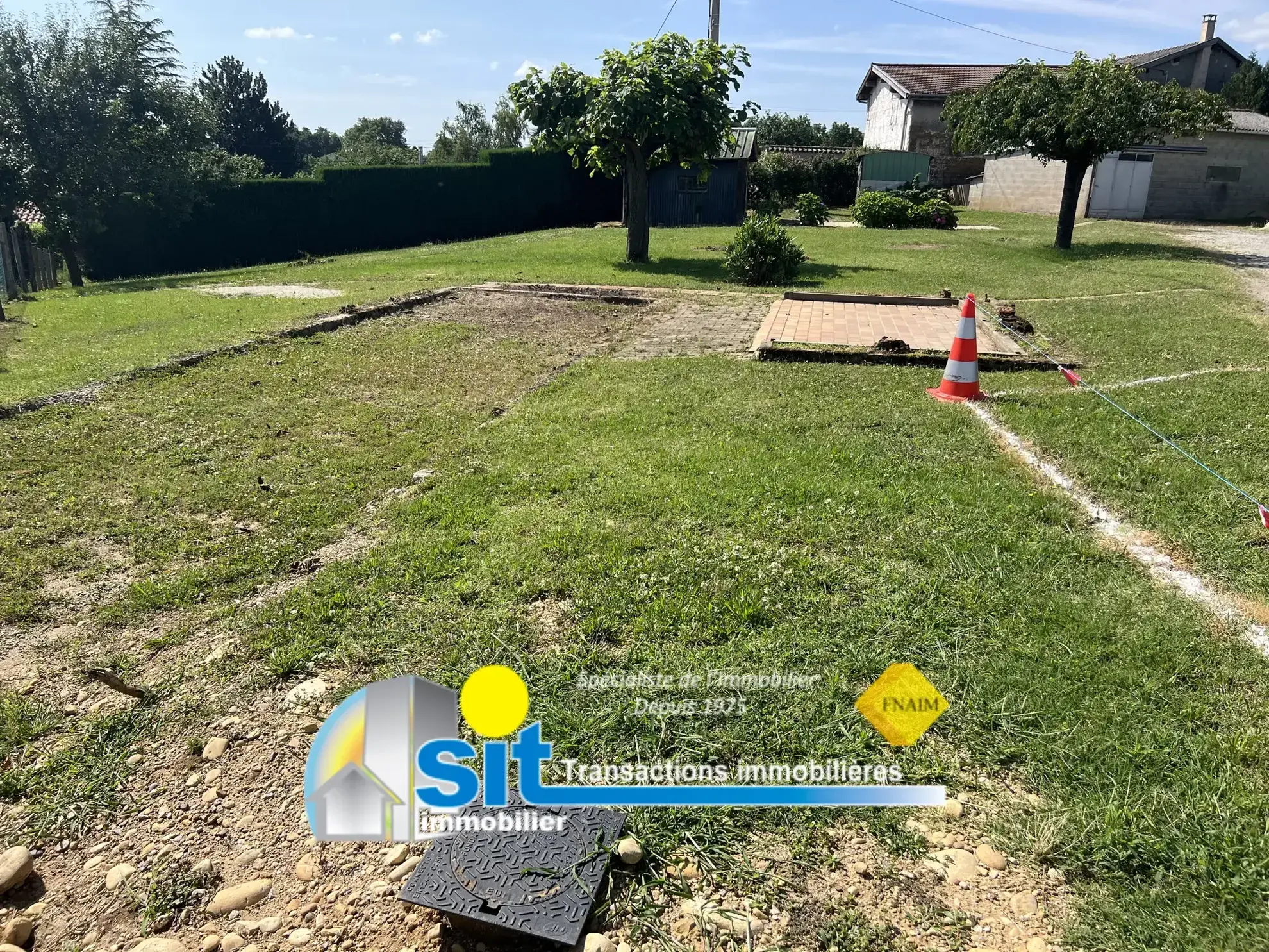 Terrain à bâtir avec dépôt de 70 m² à Seyssuel, vue dégagée, emplacement privilégié 