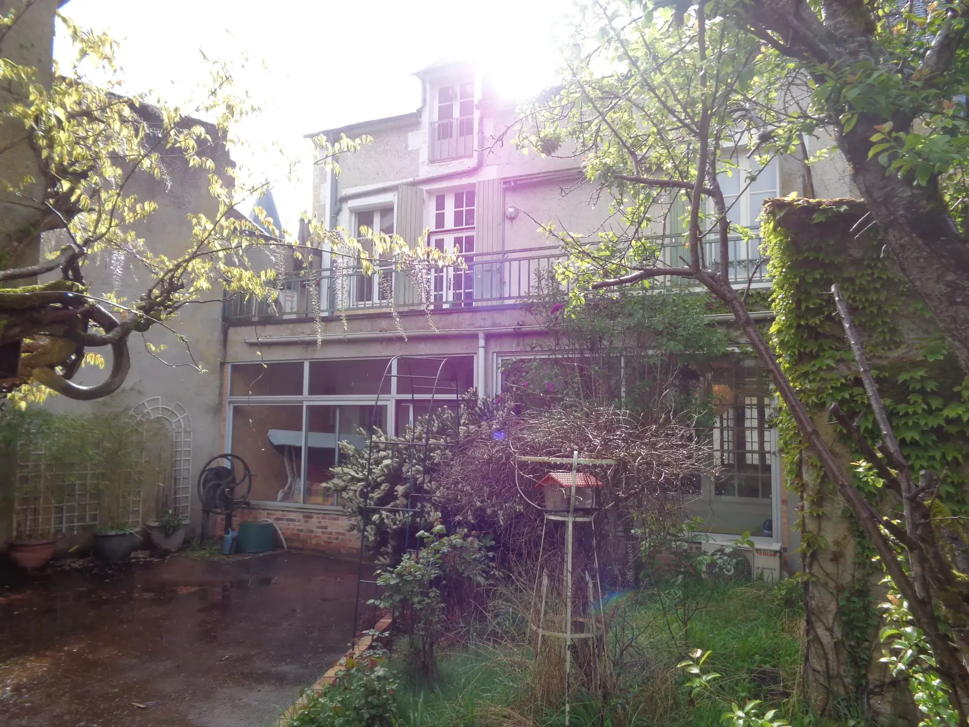 Grande maison de 190 m² avec cour et dépendances à Premery 