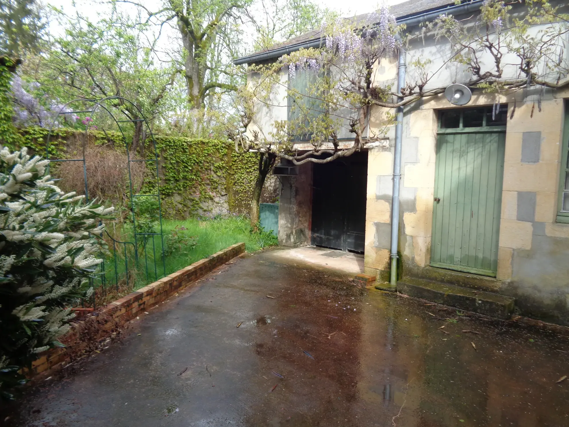 Grande maison de 190 m² avec cour et dépendances à Premery 