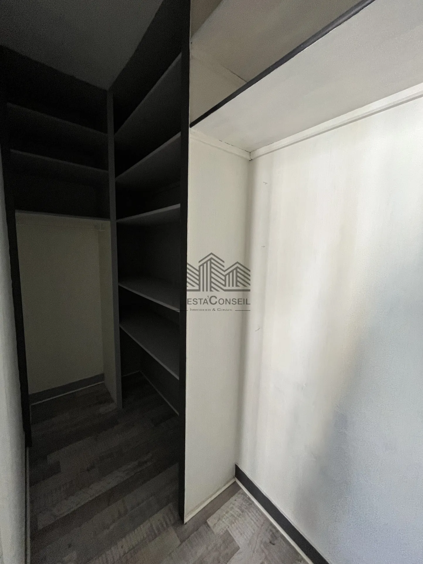 Lot immobilier à vendre à Elbeuf – Local commercial et appartement loués, 133 m² 