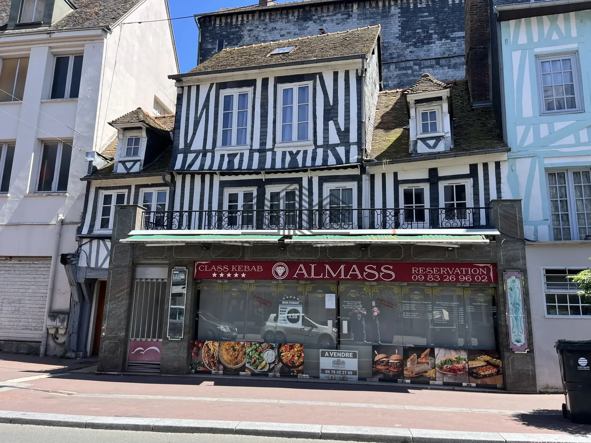 Lot immobilier à vendre à Elbeuf – Local commercial et appartement loués, 133 m²