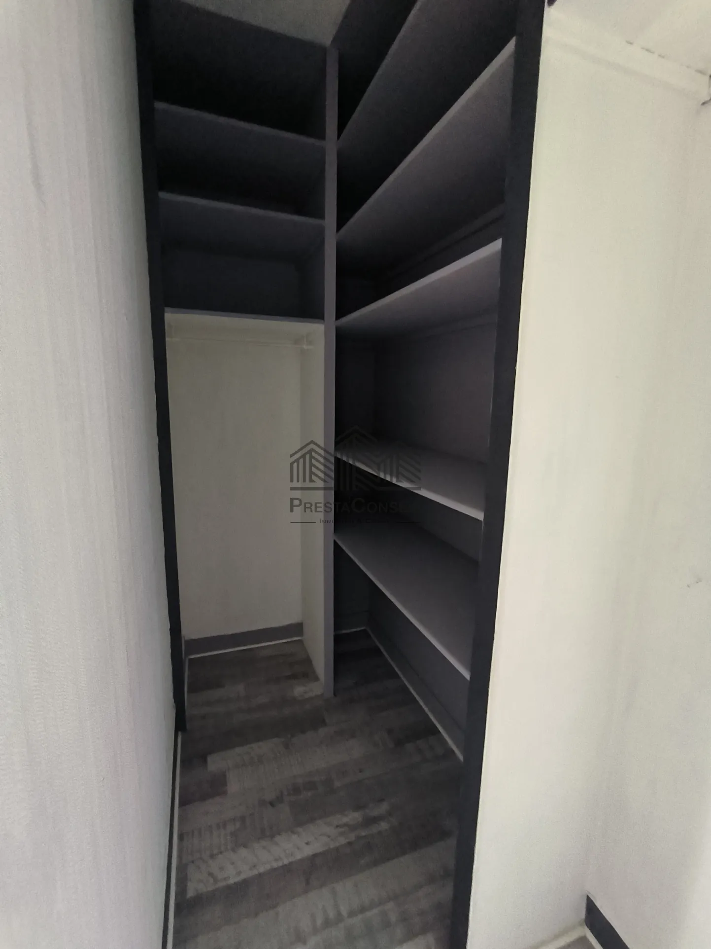 Lot immobilier à vendre à Elbeuf – Local commercial et appartement loués, 133 m² 