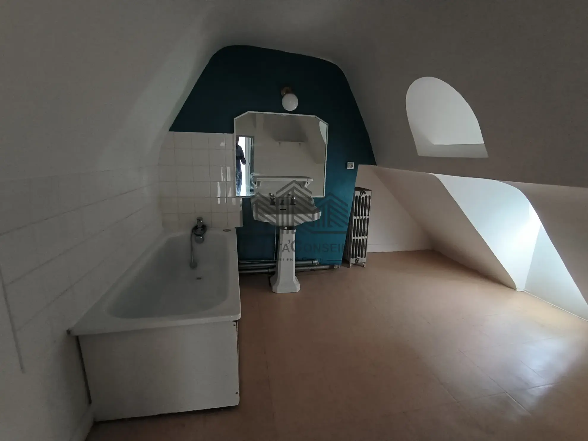 Lot immobilier à vendre à Elbeuf – Local commercial et appartement loués, 133 m² 