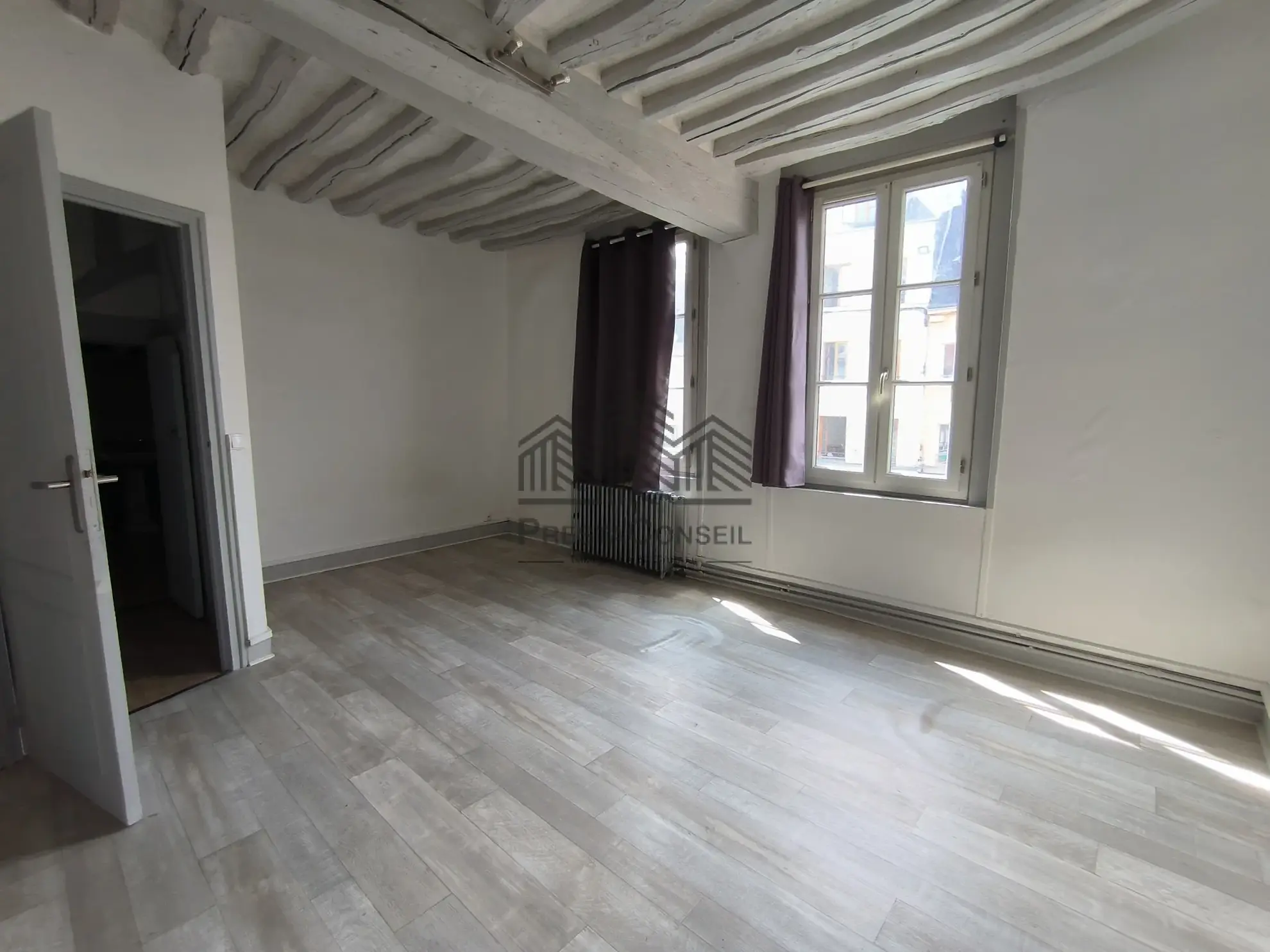Lot immobilier à vendre à Elbeuf – Local commercial et appartement loués, 133 m² 