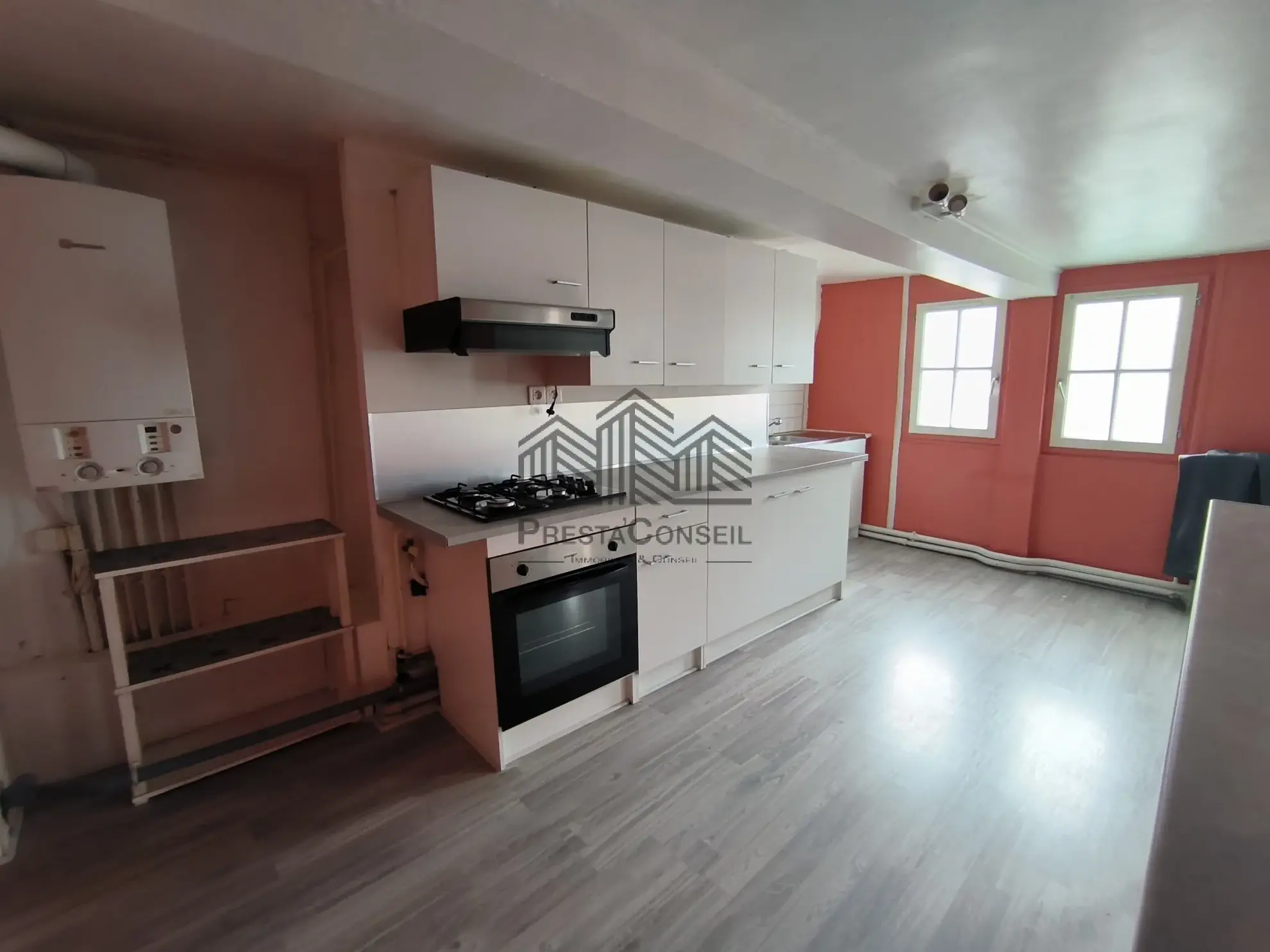 Lot immobilier à vendre à Elbeuf – Local commercial et appartement loués, 133 m² 