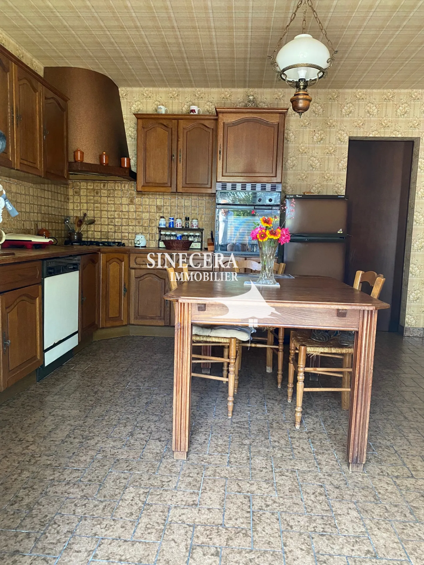 Maison en pierre avec grand terrain à Riberac, 3 chambres, garage et jardin ombragé 