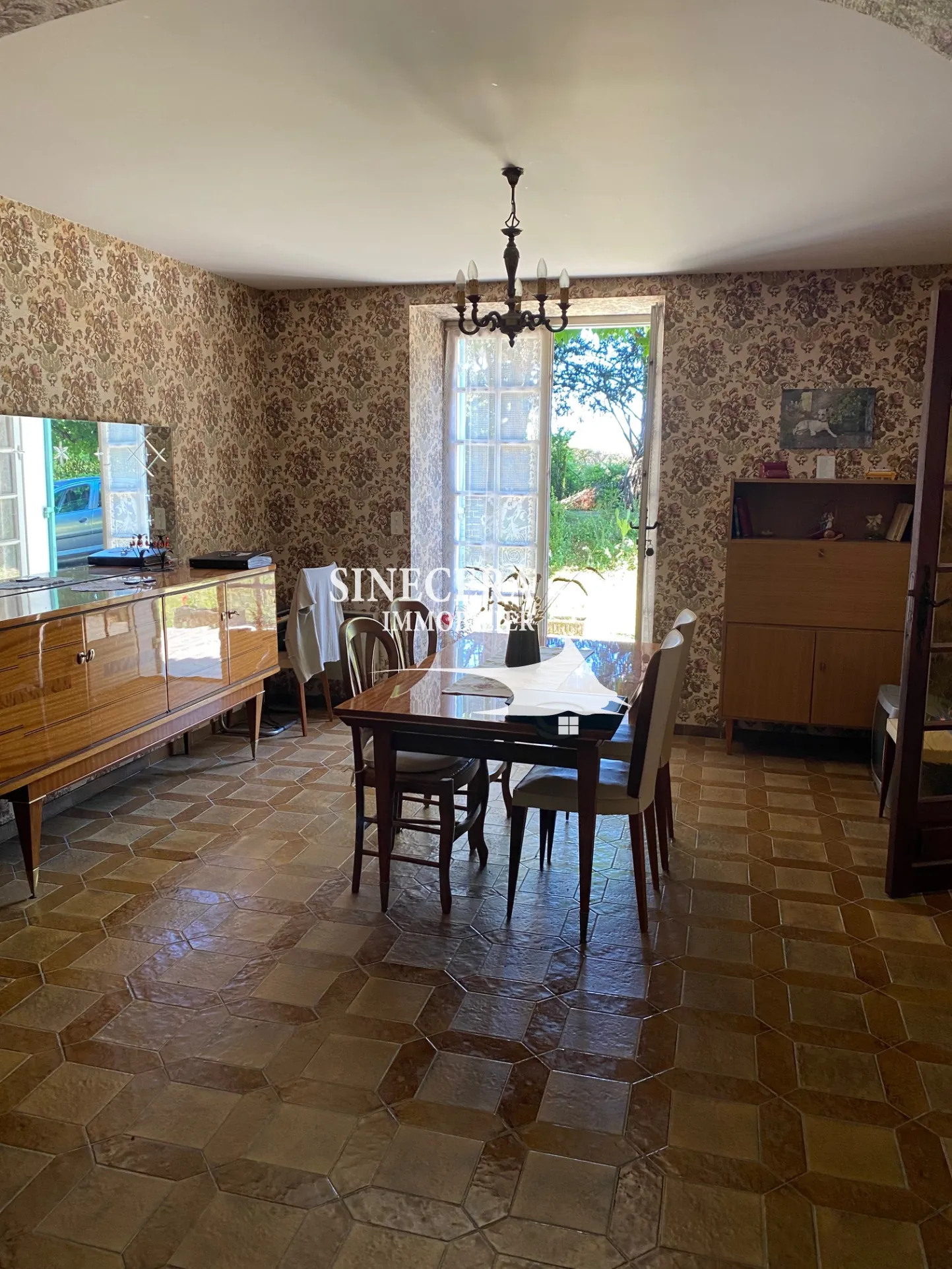 Maison en pierre avec grand terrain à Riberac, 3 chambres, garage et jardin ombragé 