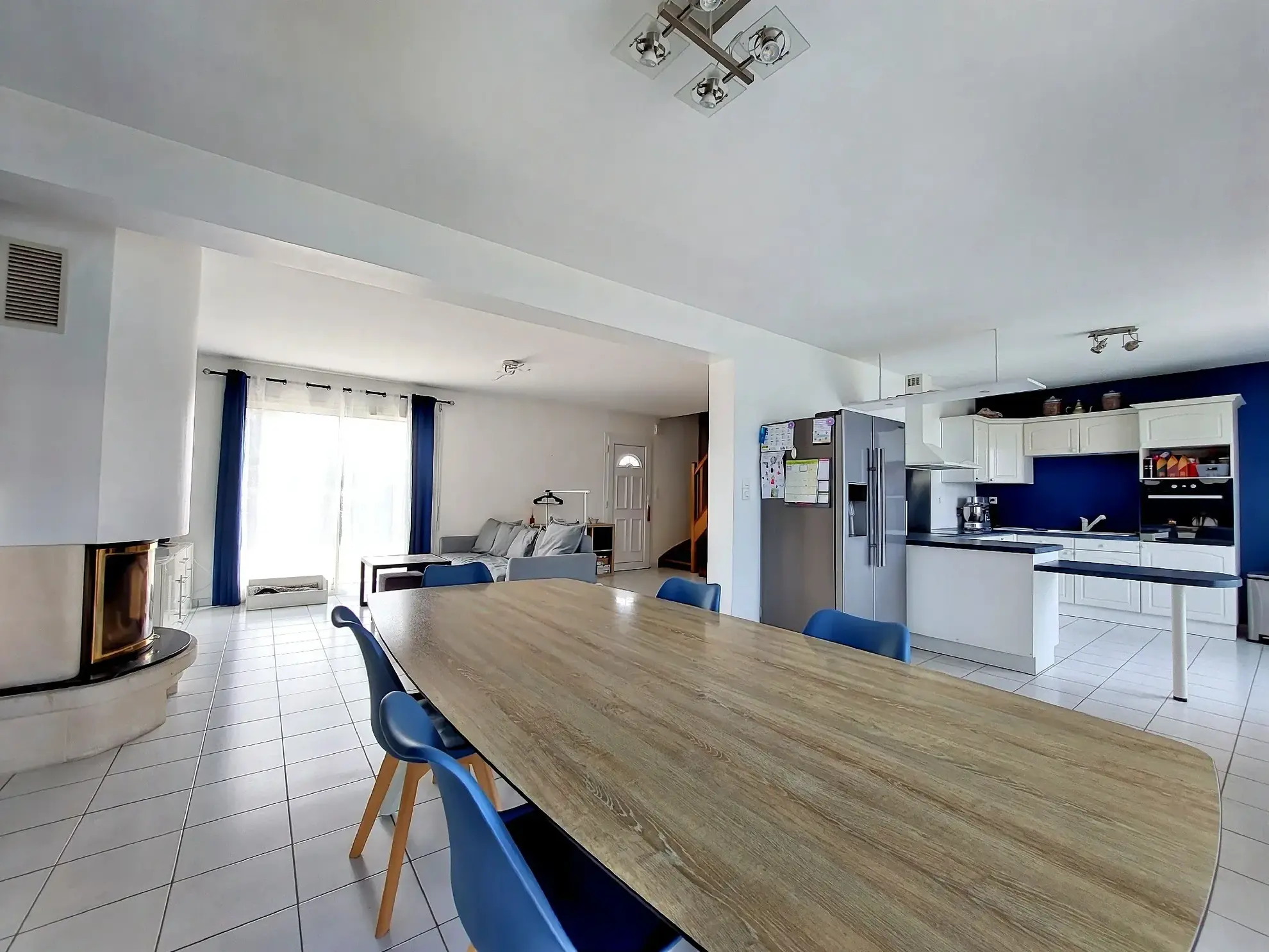 Maison lumineuse avec terrasse et terrain clos à La Saussaye – 6 pièces 