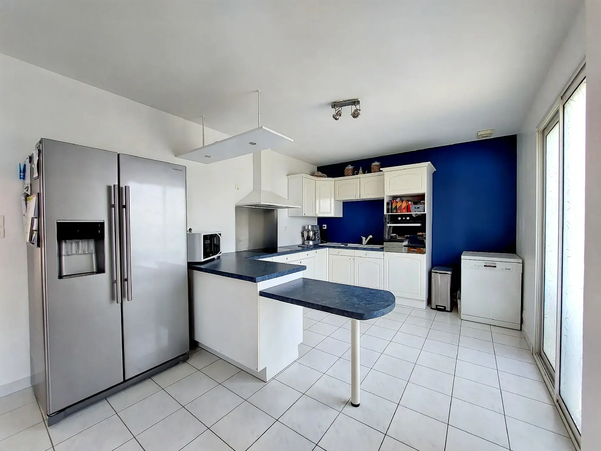 Maison lumineuse avec terrasse et terrain clos à La Saussaye – 6 pièces 