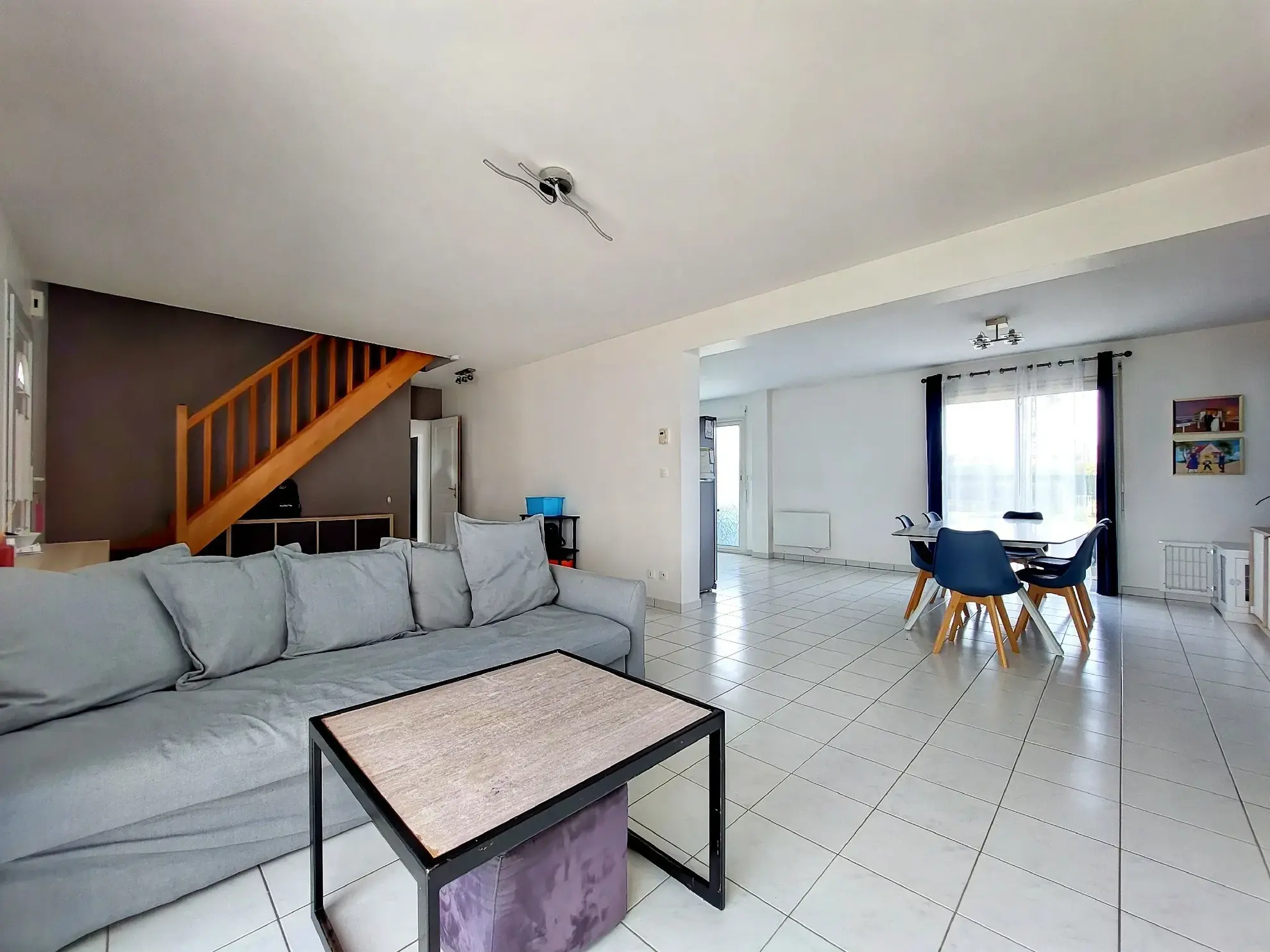 Maison lumineuse avec terrasse et terrain clos à La Saussaye – 6 pièces 