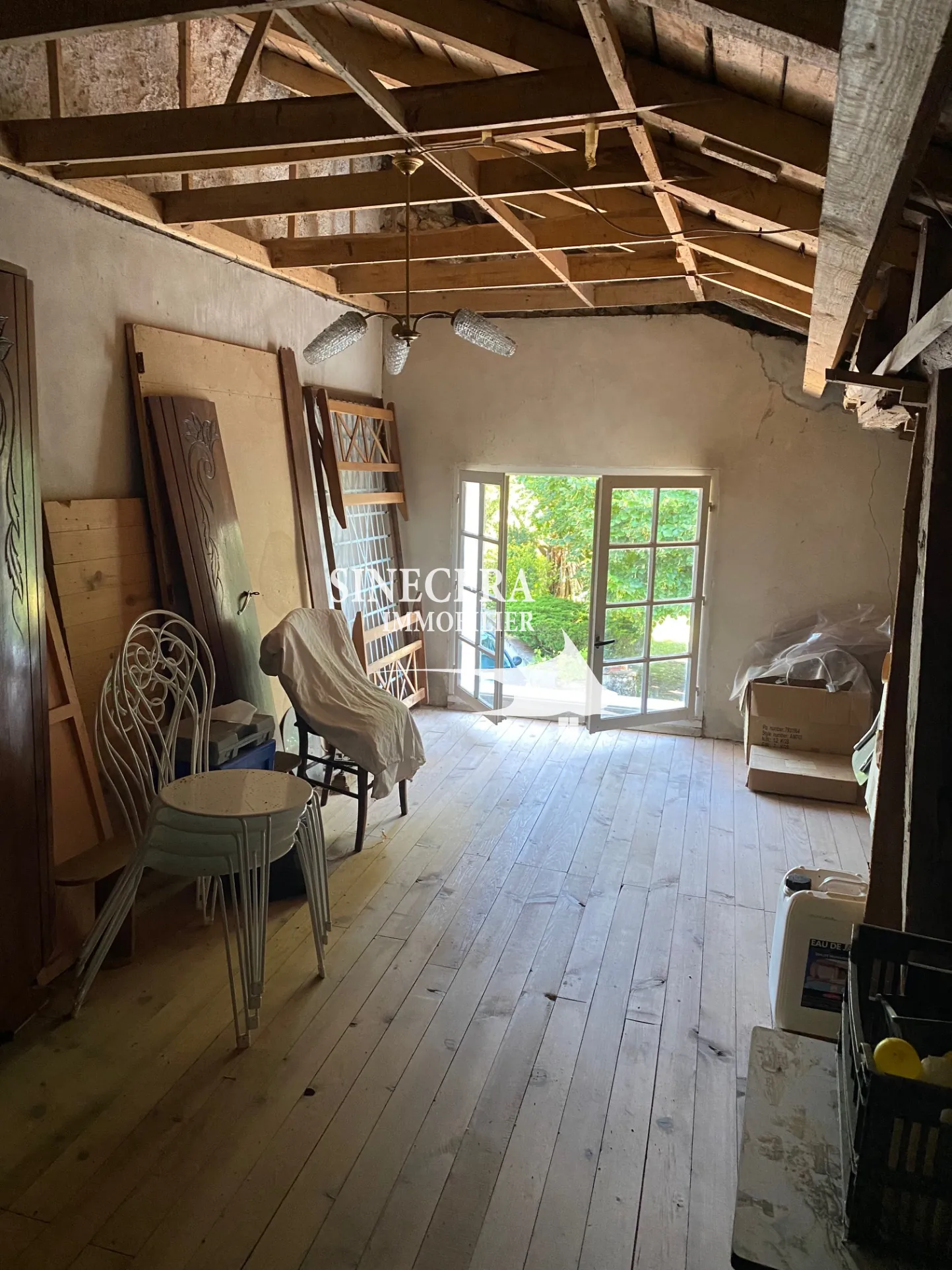 Maison en pierre avec grand terrain à Riberac, 3 chambres, garage et jardin ombragé 