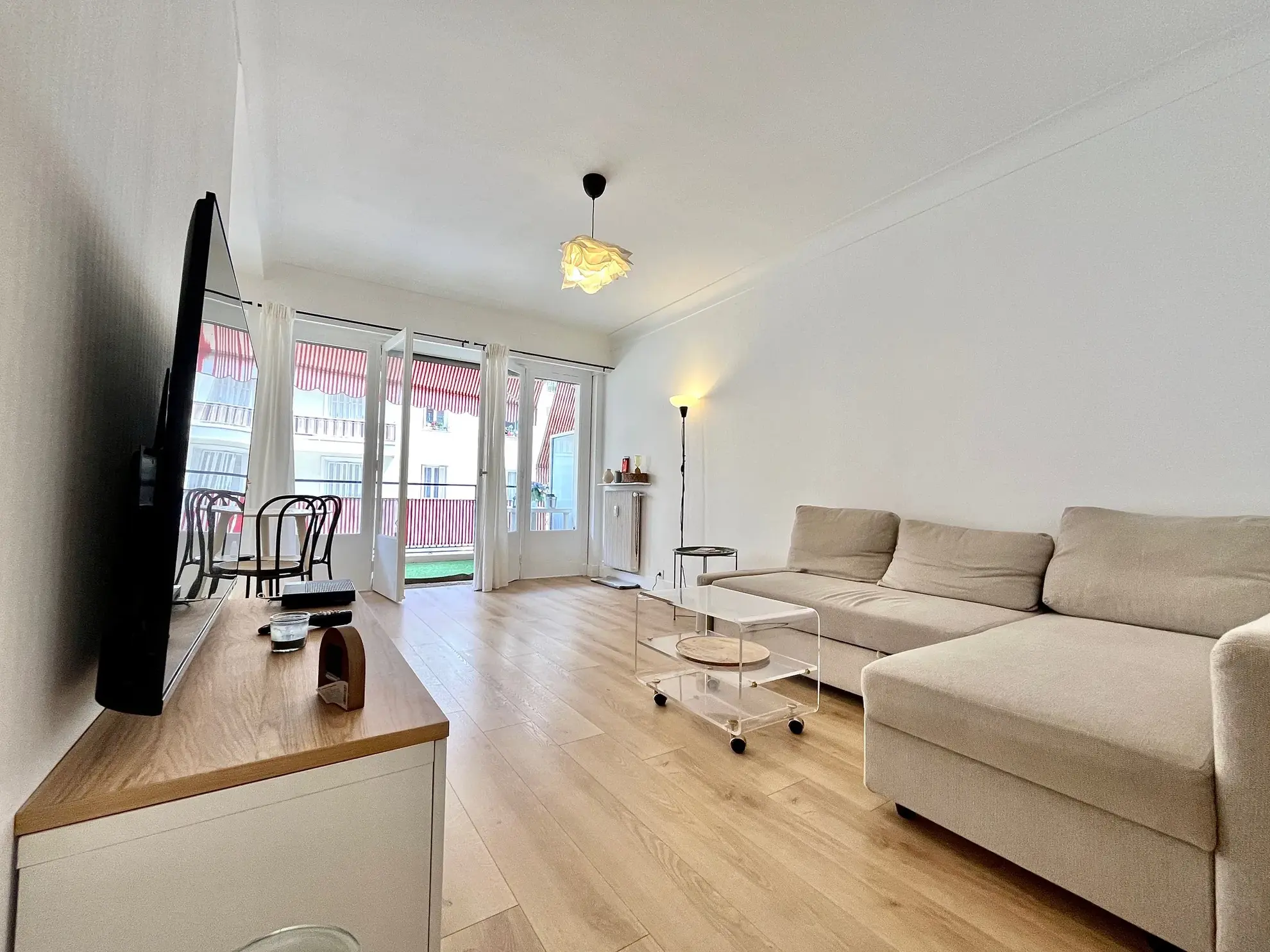 Vente d'un appartement 2 pièces rénové à Menton, quartier du Centenaire 