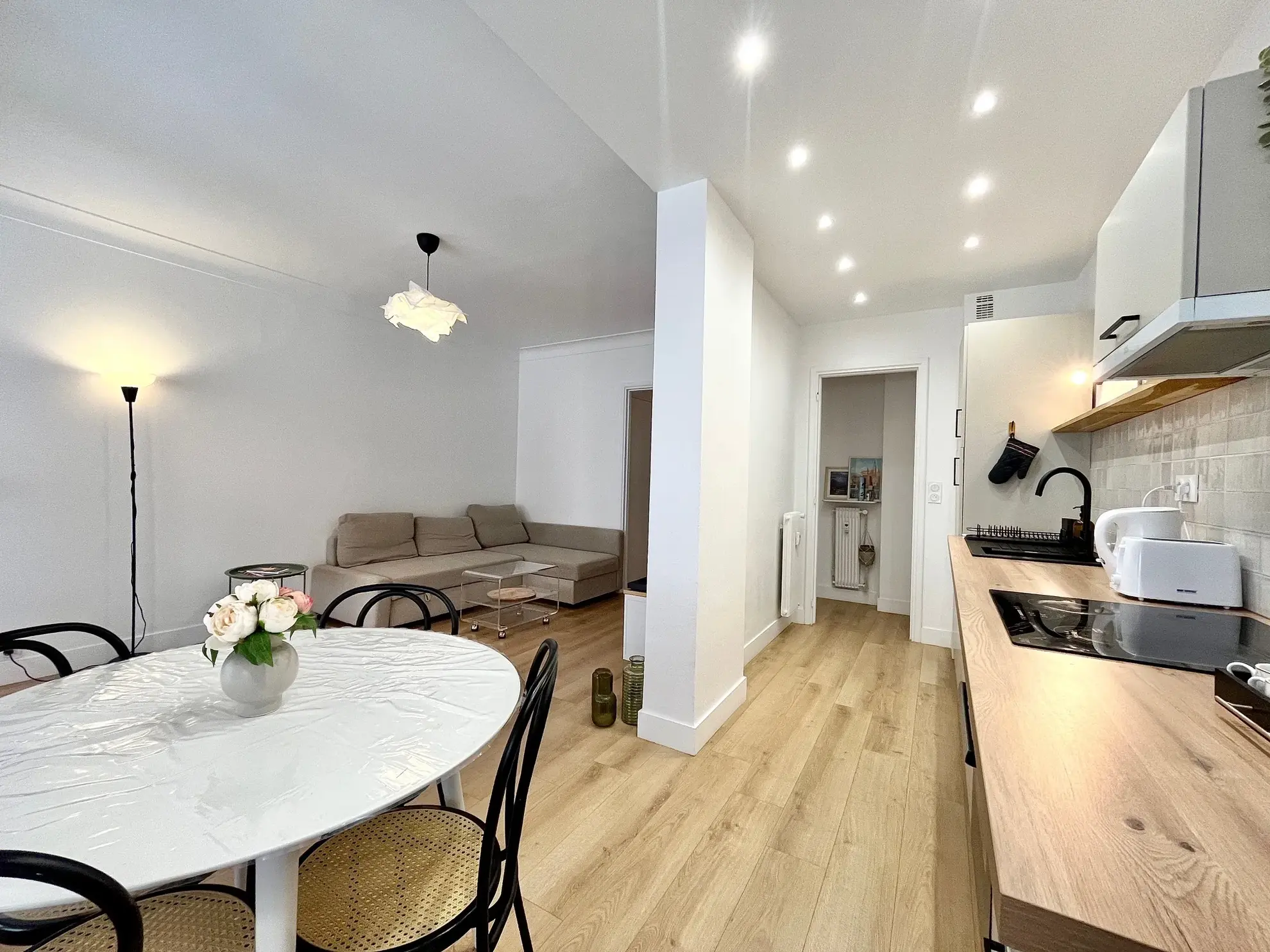 Vente d'un appartement 2 pièces rénové à Menton, quartier du Centenaire 