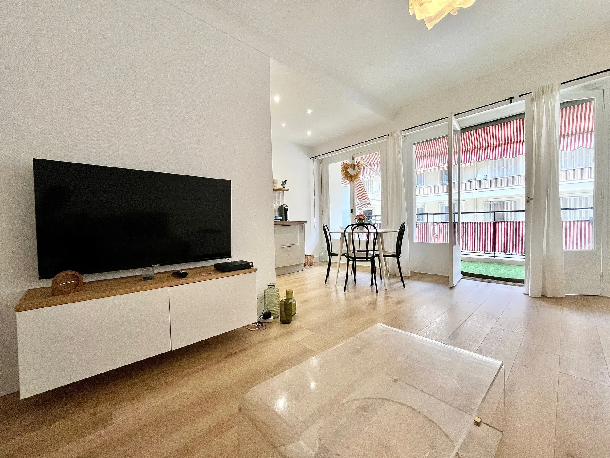 Vente d'un appartement 2 pièces rénové à Menton, quartier du Centenaire