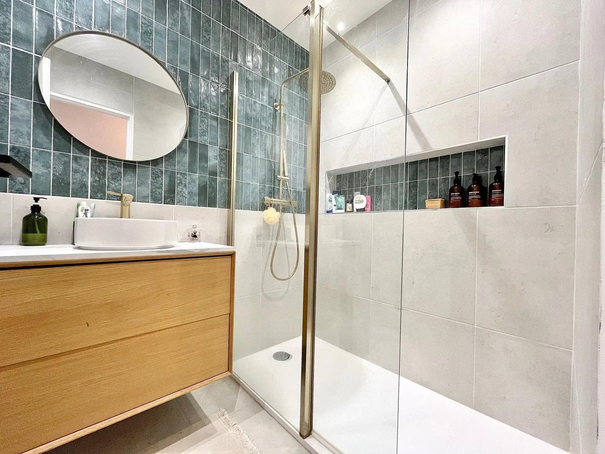 Vente d'un appartement 2 pièces rénové à Menton, quartier du Centenaire 