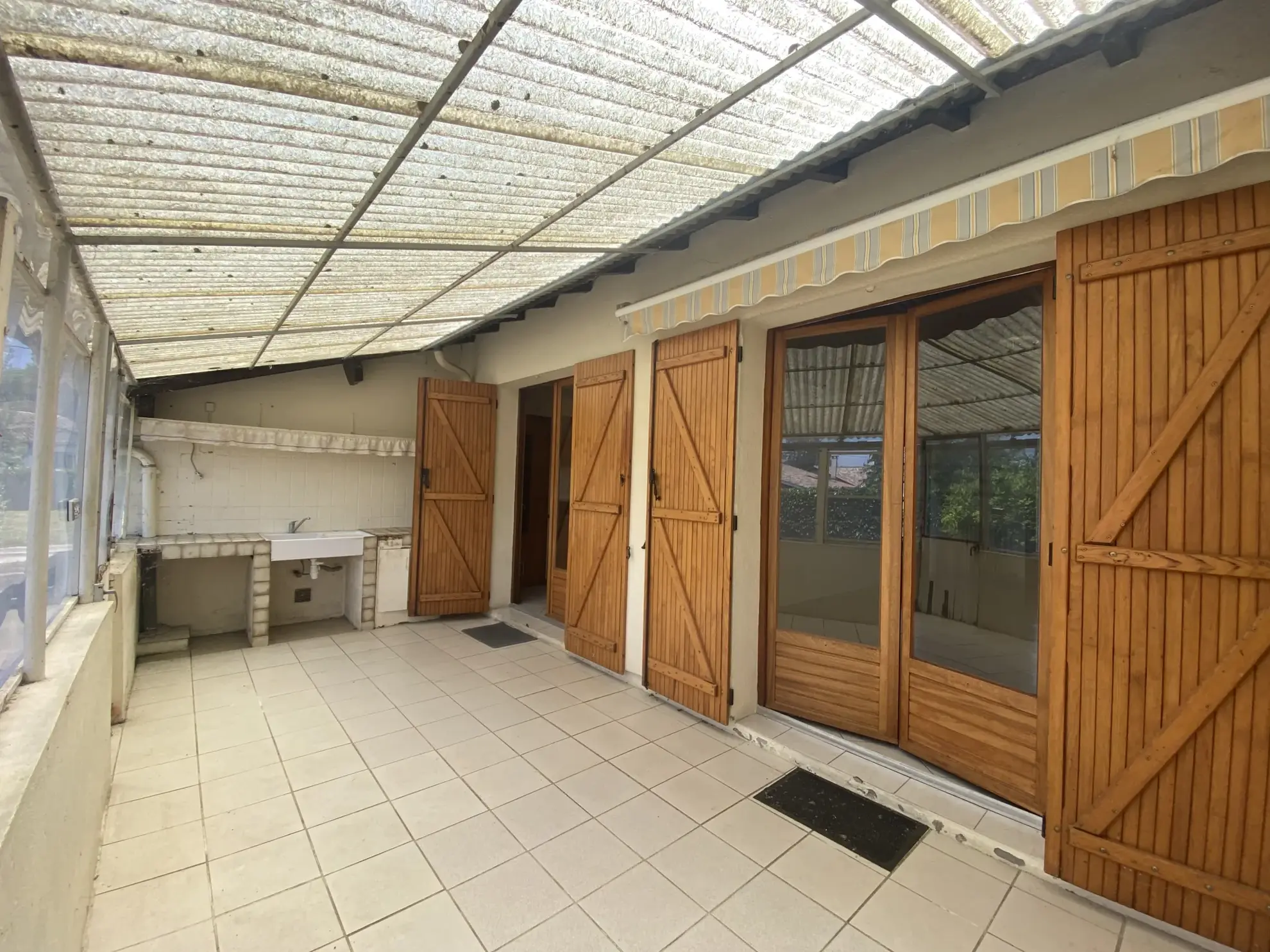 Maison de 104 m² à Bazas avec véranda, garage et terrain de 991 m² 