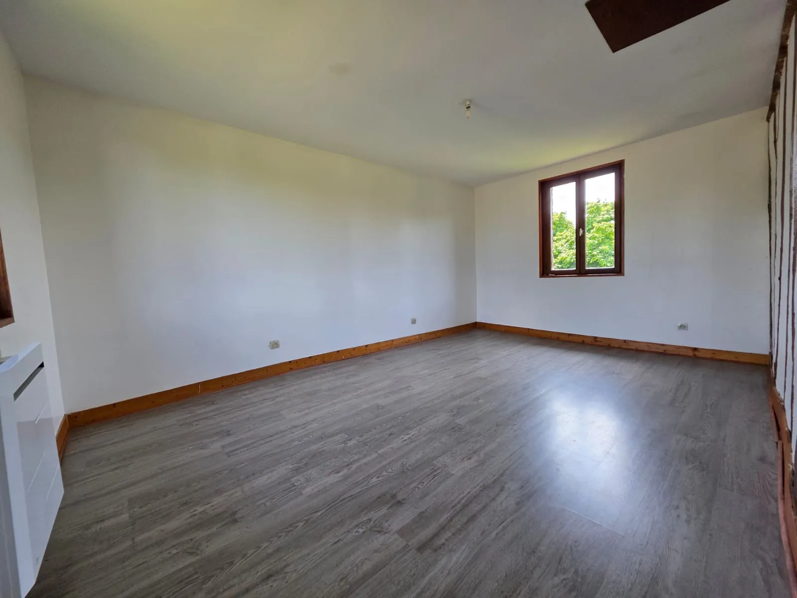 Maison en brique à vendre à Cormeilles, vue vallée, environnement paisible 