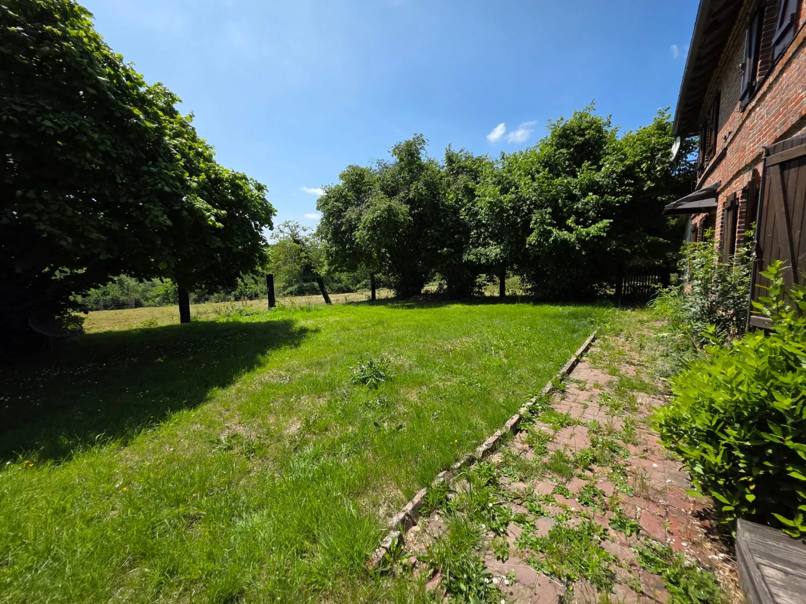 Maison en brique à vendre à Cormeilles, vue vallée, environnement paisible 