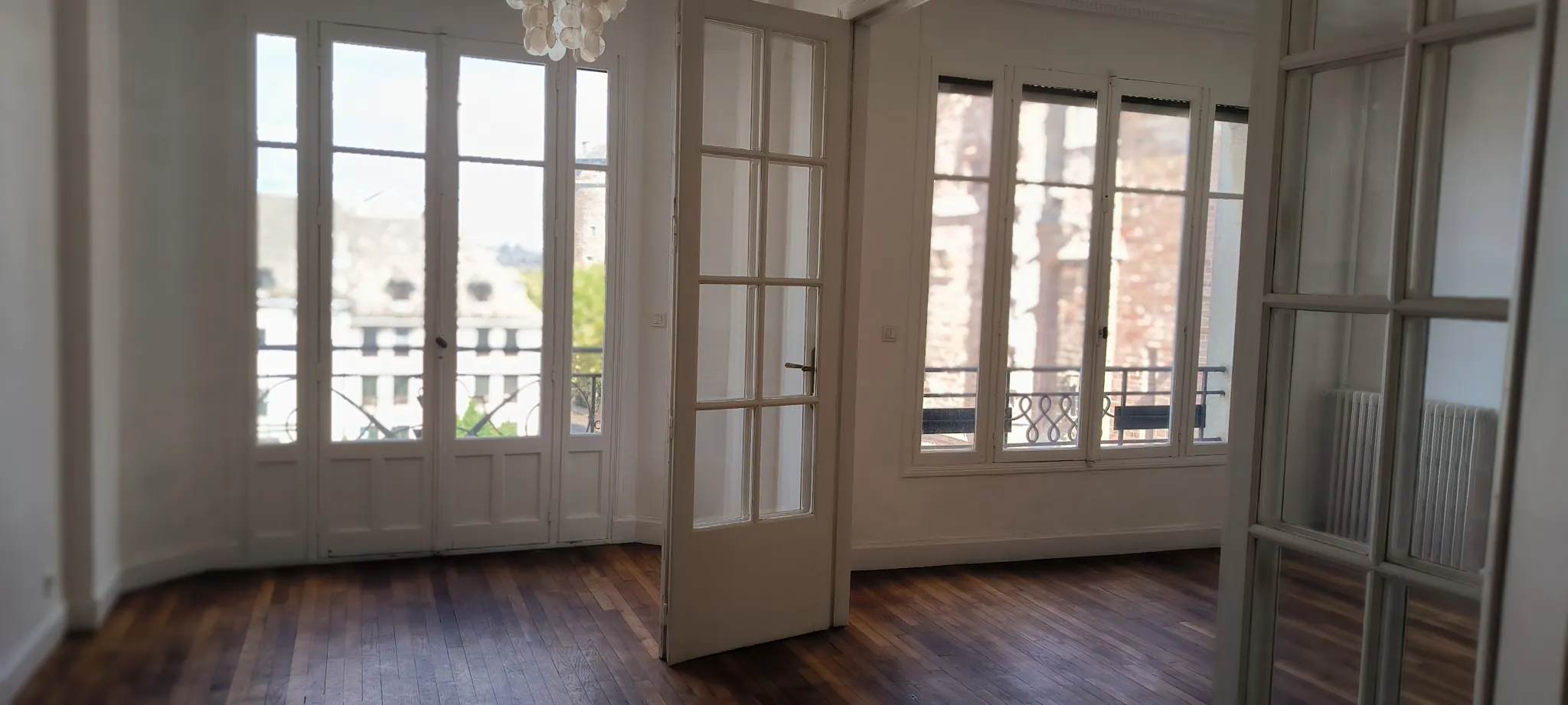 Appartement de luxe à Rodez Place d'Armes avec vue sur la cathédrale 