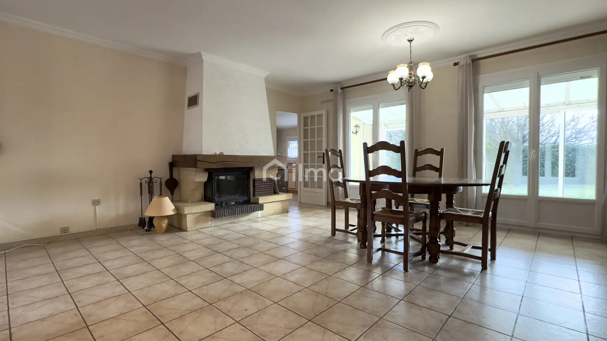 Maison de plain-pied à vendre à Trilport avec jardin et garage 