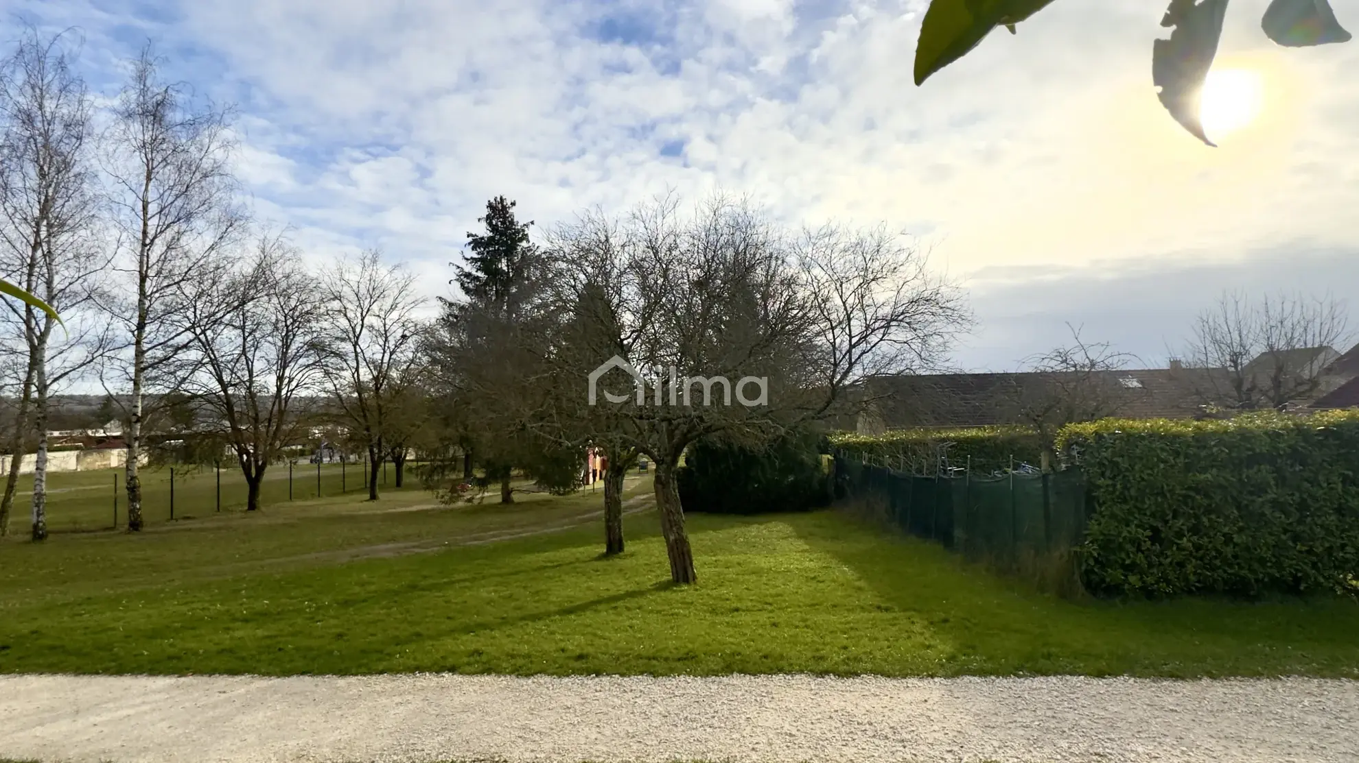 Maison de plain-pied à vendre à Trilport avec jardin et garage 