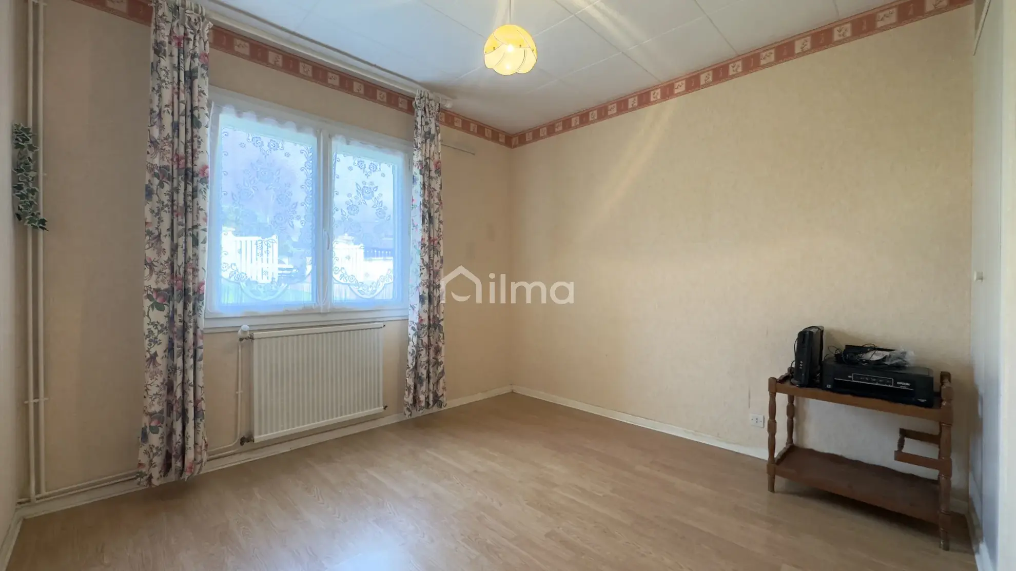 Maison de plain-pied à vendre à Trilport avec jardin et garage 