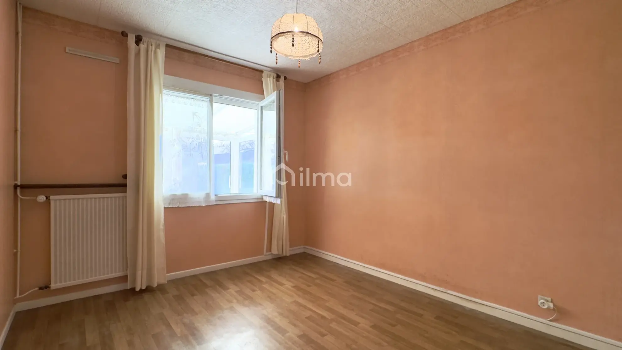 Maison de plain-pied à vendre à Trilport avec jardin et garage 