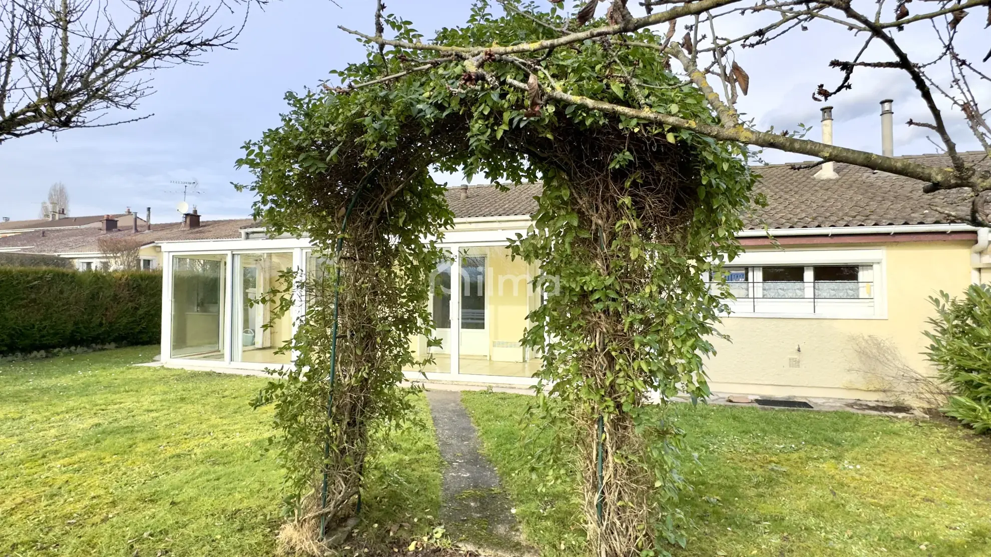 Maison de plain-pied à vendre à Trilport avec jardin et garage 