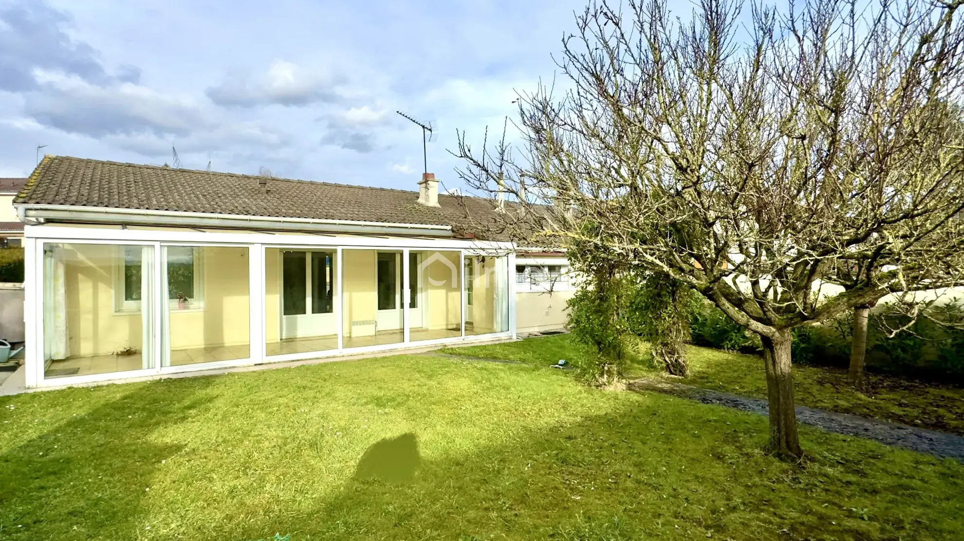 Maison de plain-pied à vendre à Trilport avec jardin et garage 
