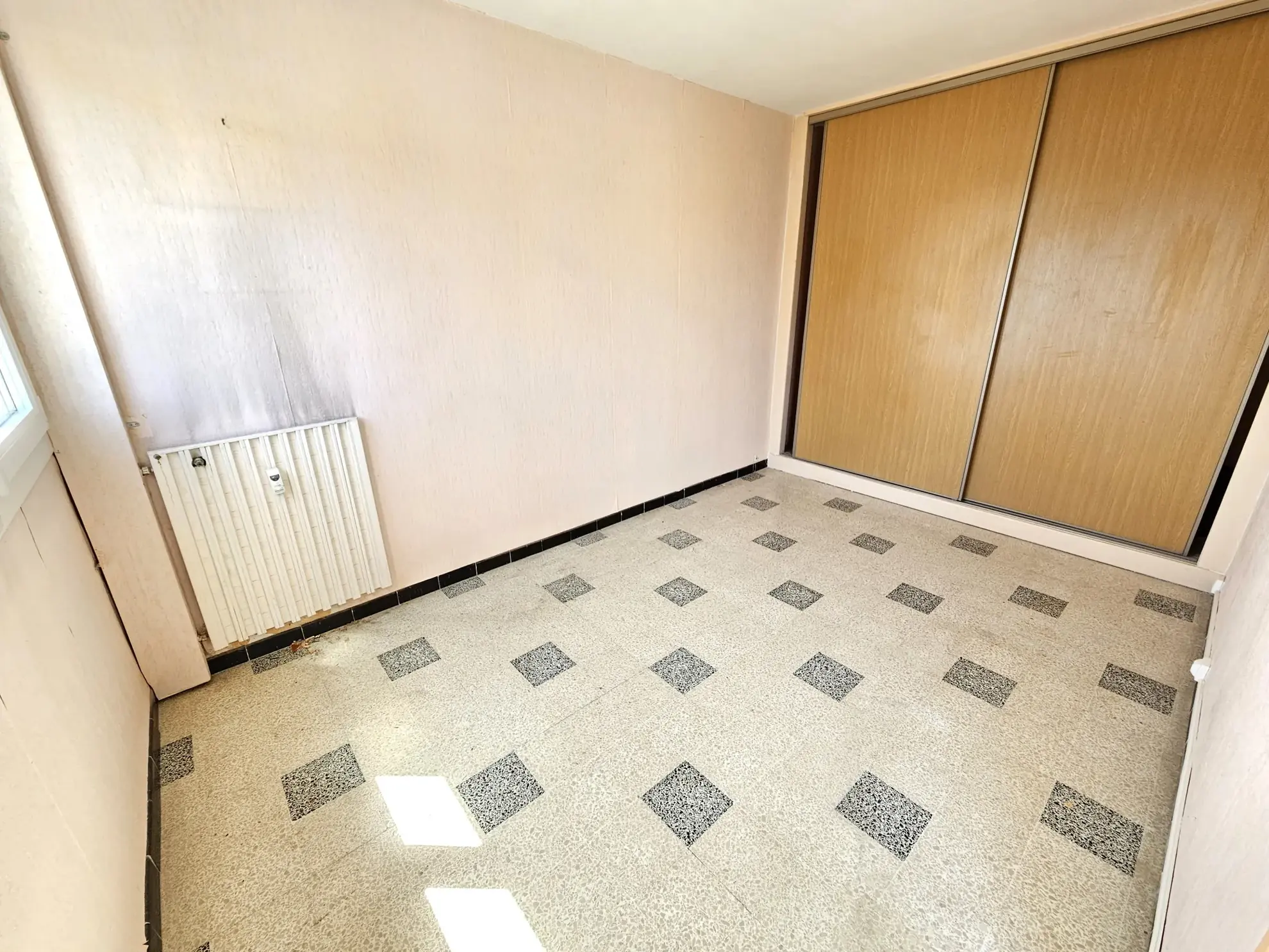 Appartement T3/T4 de 70 m² à Hyères avec cave et parking sécurisé 
