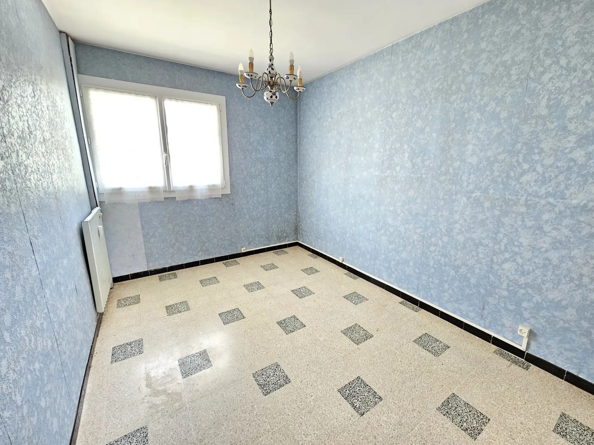 Appartement T3/T4 de 70 m² à Hyères avec cave et parking sécurisé 