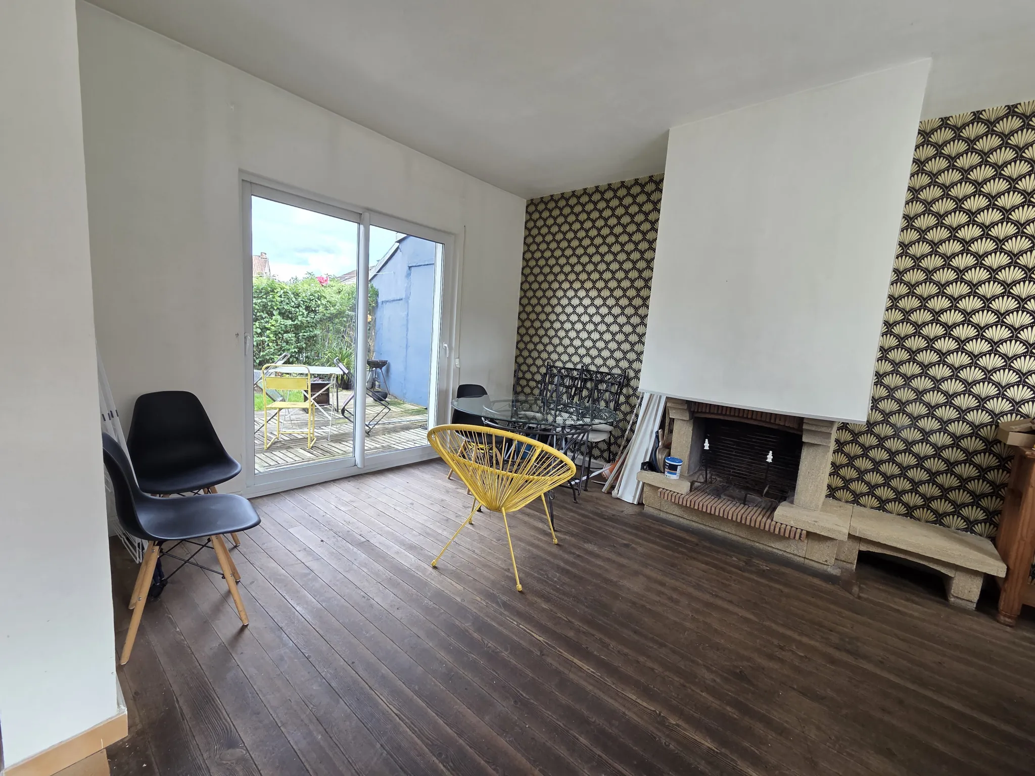 Maison de ville à Outreau avec jardin et projets d'aménagement