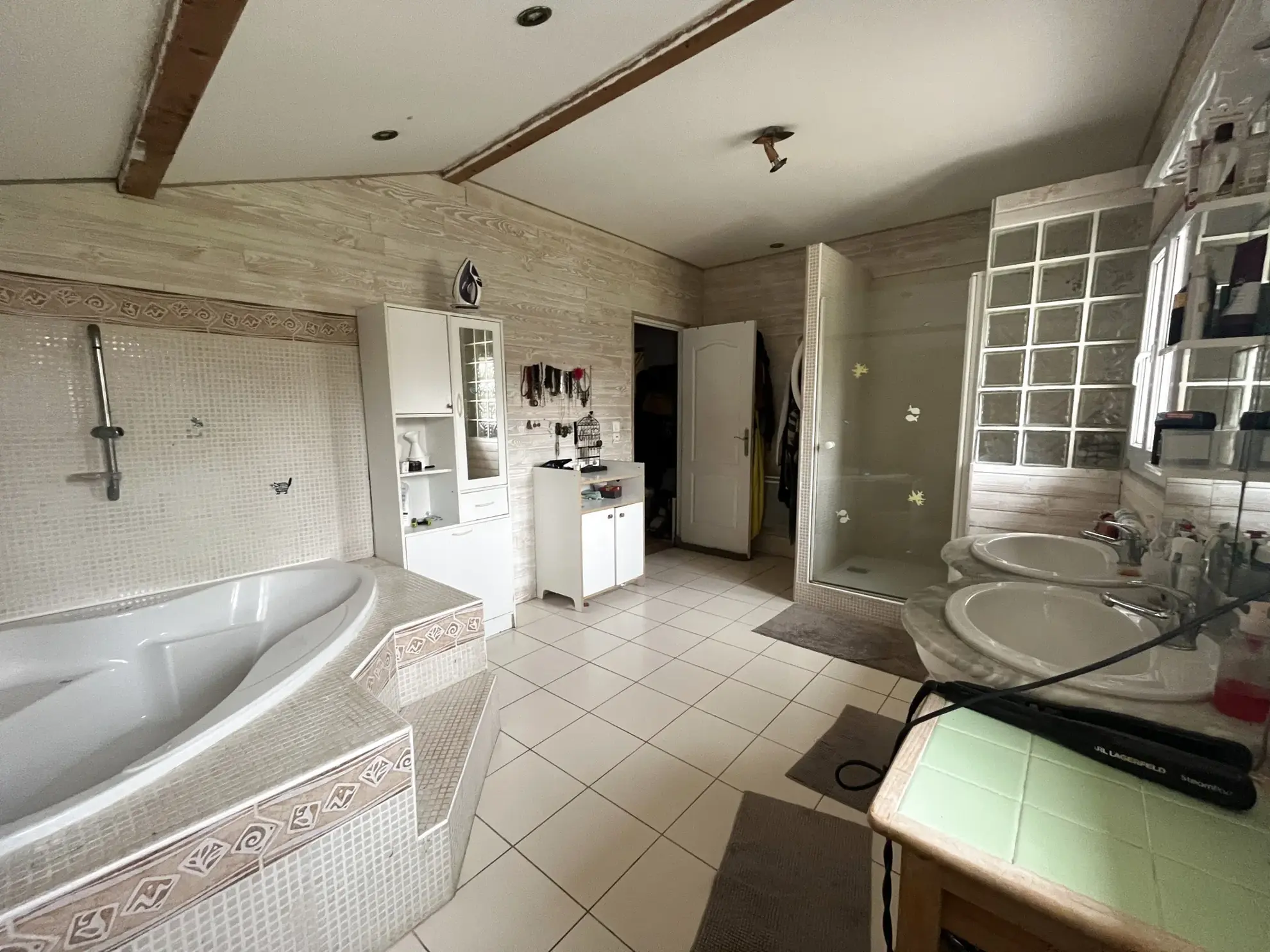 Maison en pierre avec piscine à Mauzé-sur-le-Mignon – 3 chambres et terrain arboré 