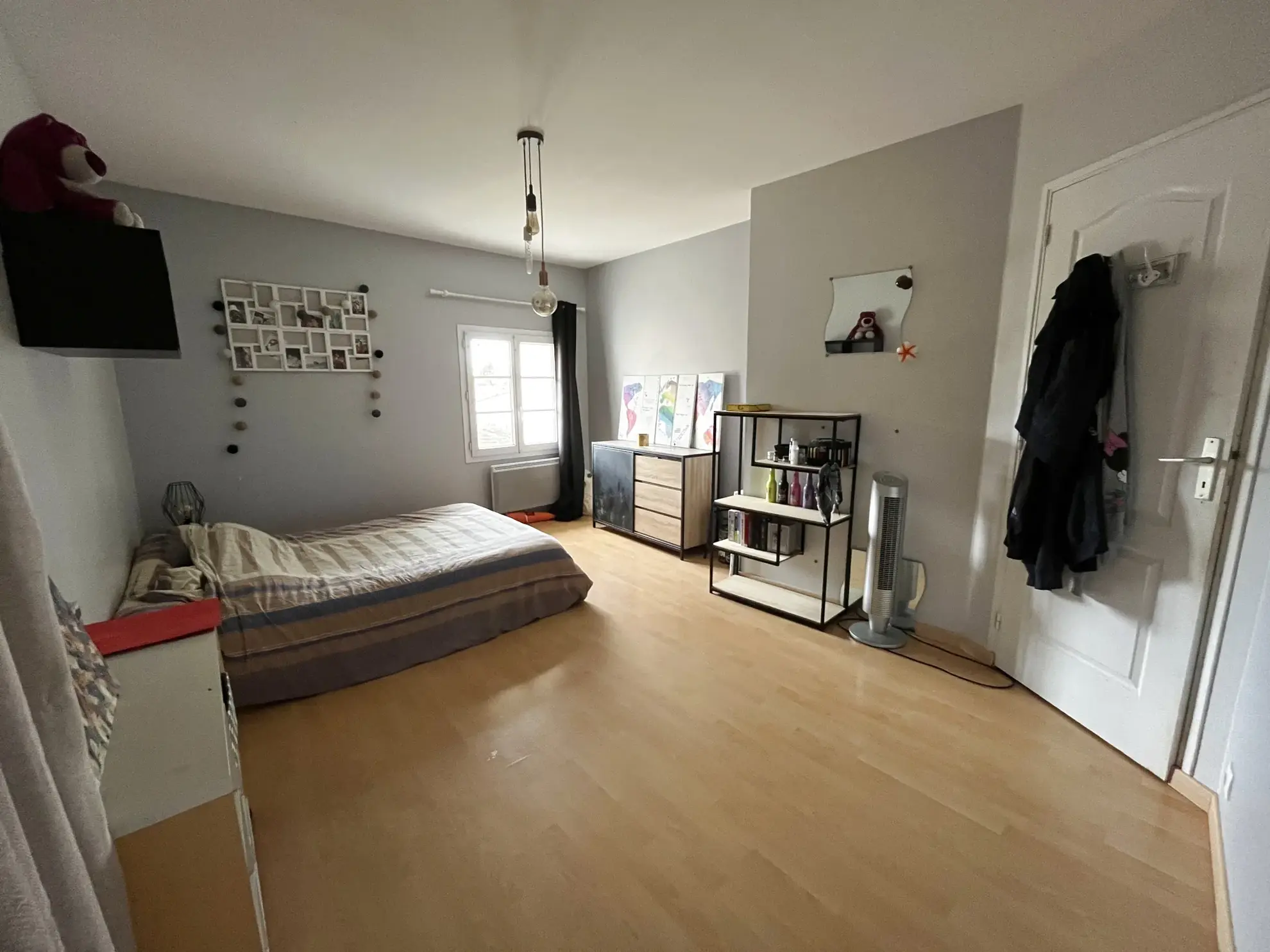 Maison en pierre avec piscine à Mauzé-sur-le-Mignon – 3 chambres et terrain arboré 