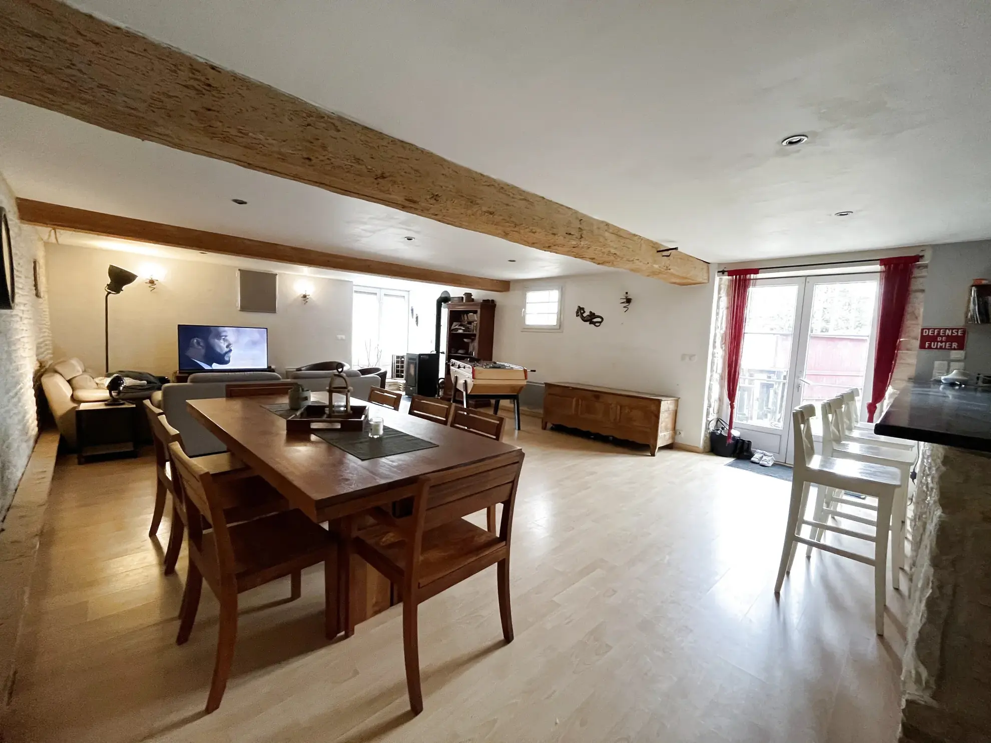 Maison en pierre avec piscine à Mauzé-sur-le-Mignon – 3 chambres et terrain arboré 