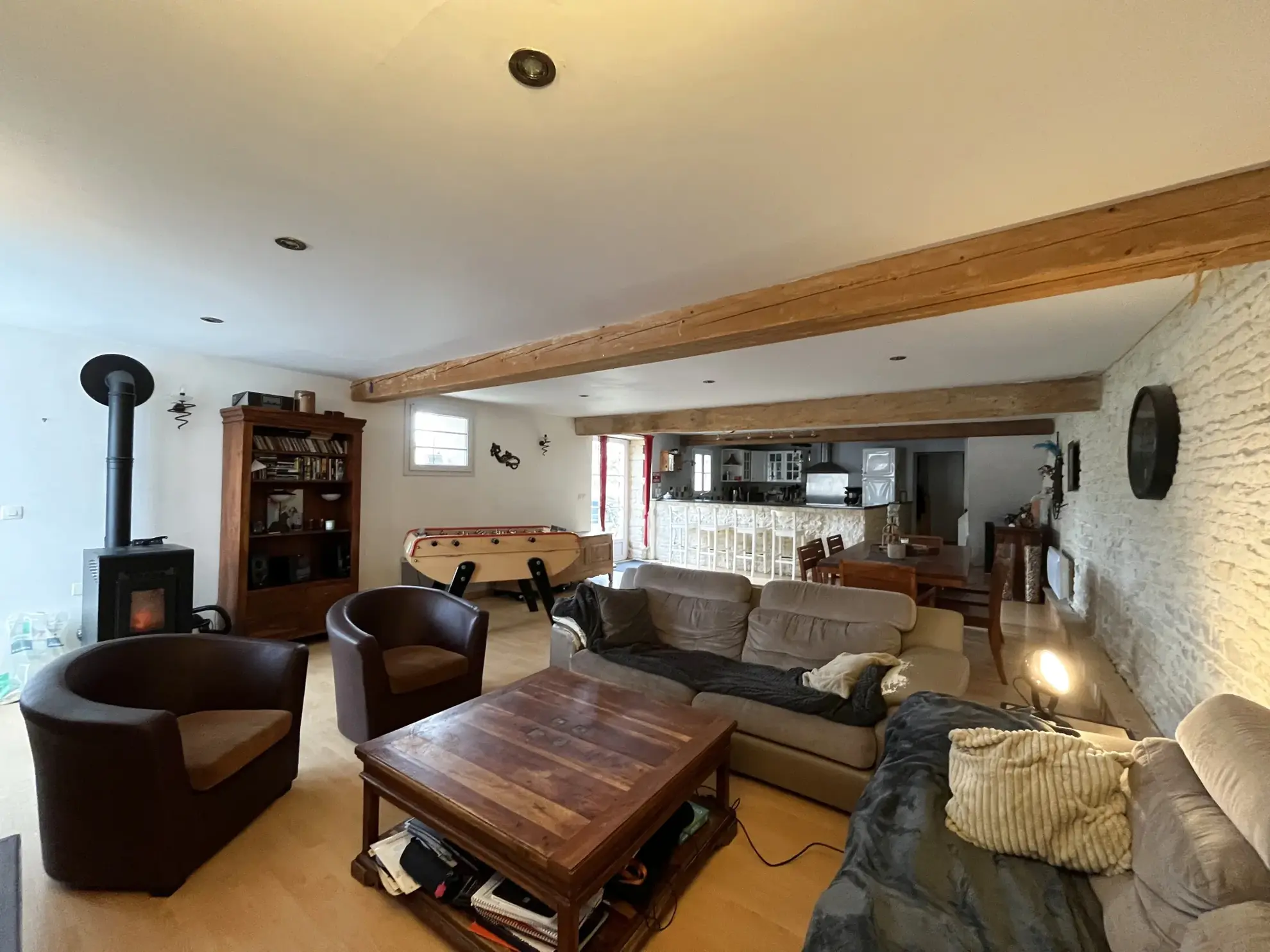 Maison en pierre avec piscine à Mauzé-sur-le-Mignon – 3 chambres et terrain arboré 