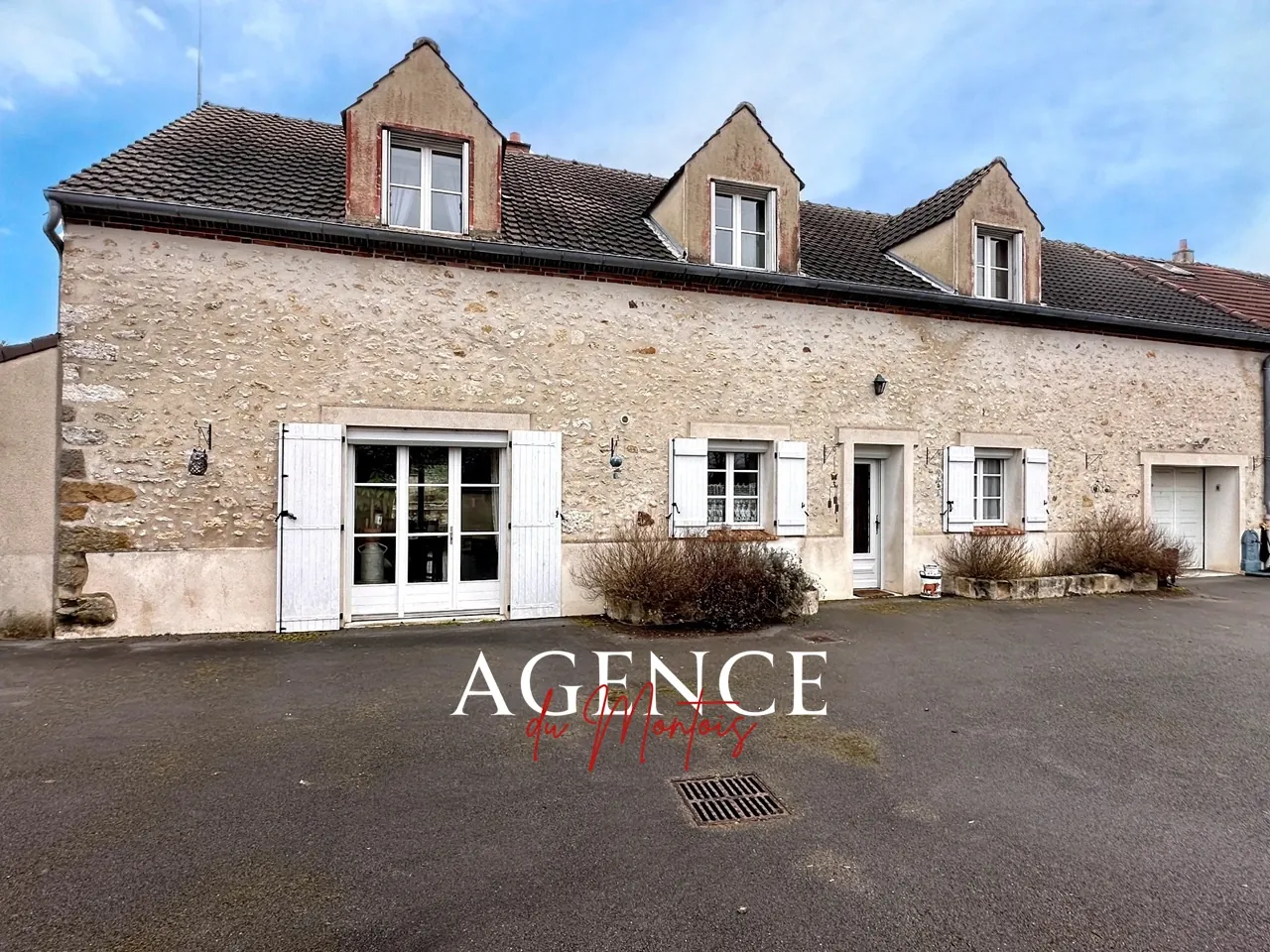 Ferme en pierre à Longueville avec jardin, garage et 6 chambres