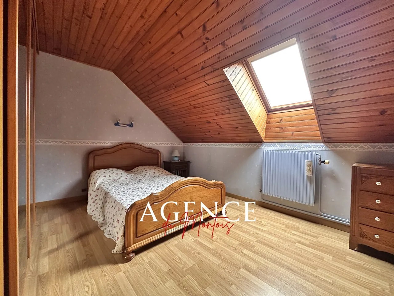 Ferme en pierre à Longueville avec jardin, garage et 6 chambres 