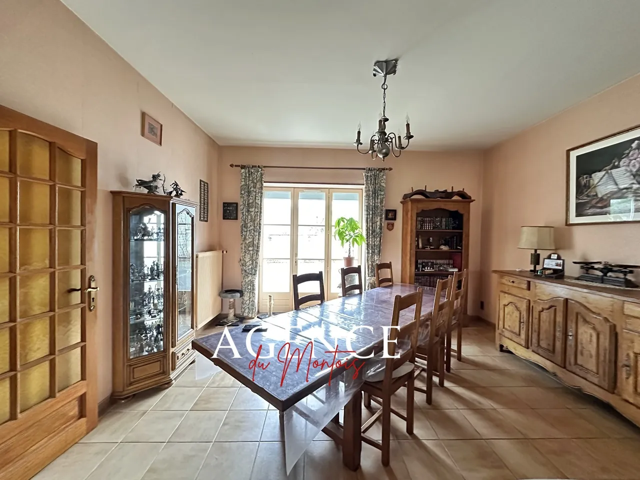 Ferme en pierre à Longueville avec jardin, garage et 6 chambres 