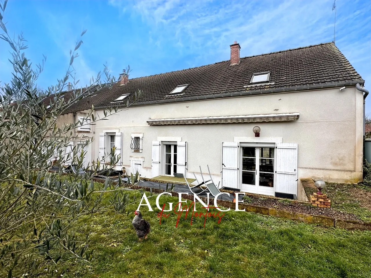 Ferme en pierre à Longueville avec jardin, garage et 6 chambres 