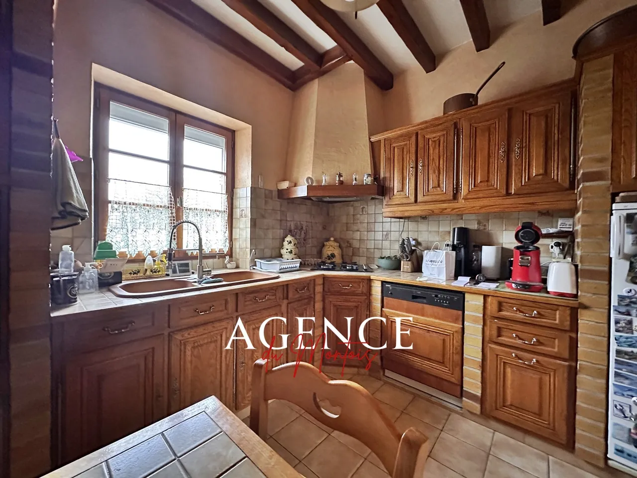 Ferme en pierre à Longueville avec jardin, garage et 6 chambres 