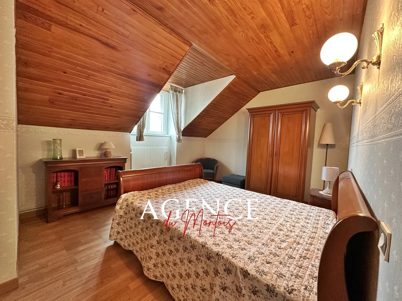 Ferme en pierre à Longueville avec jardin, garage et 6 chambres 