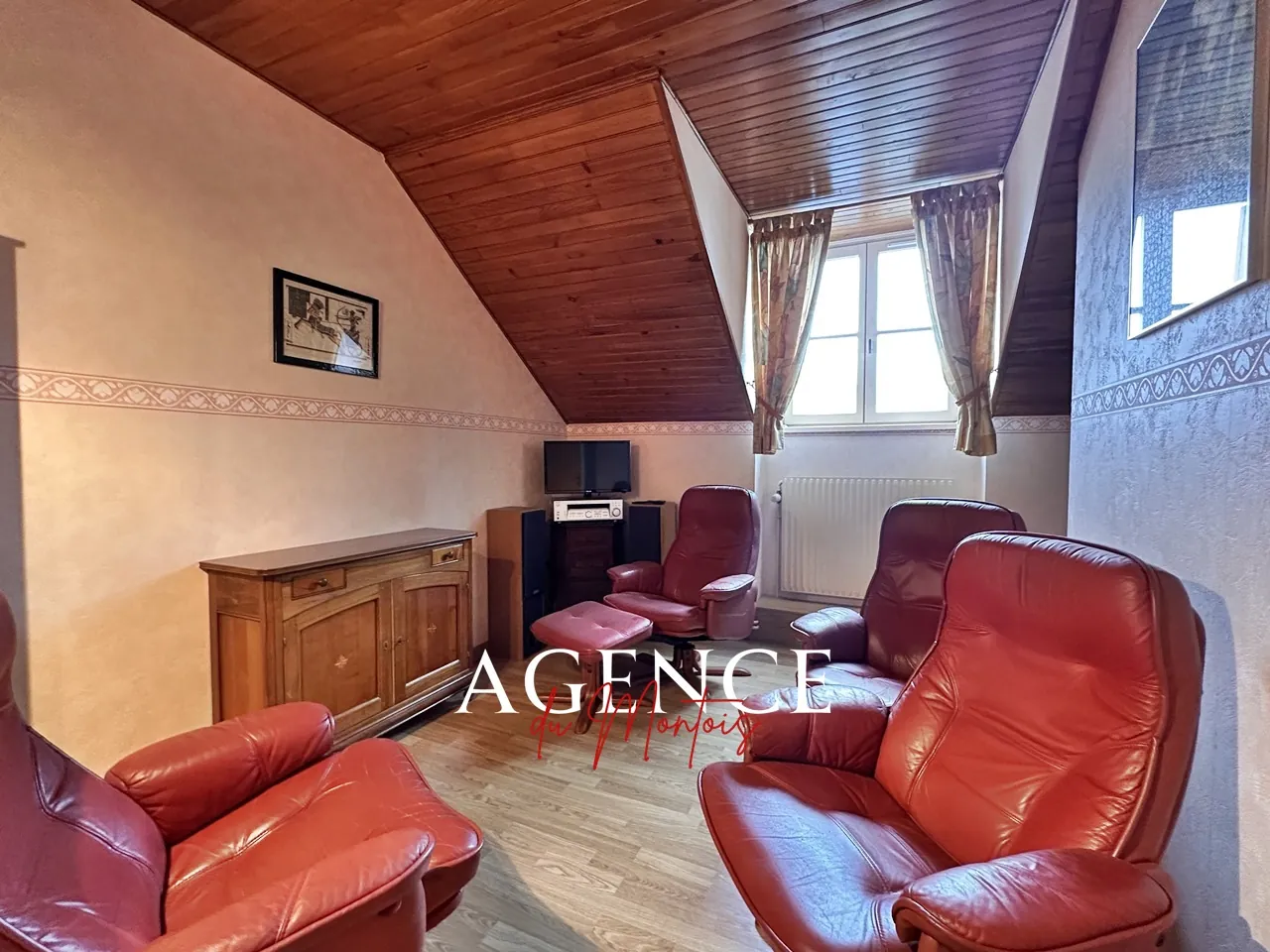 Ferme en pierre à Longueville avec jardin, garage et 6 chambres 