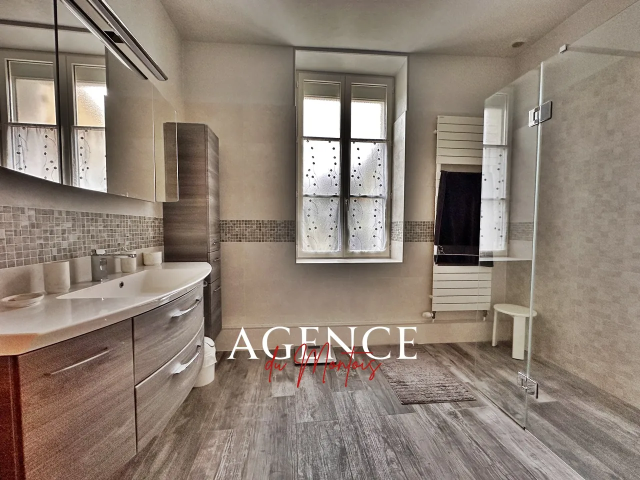 Ferme en pierre à Longueville avec jardin, garage et 6 chambres 