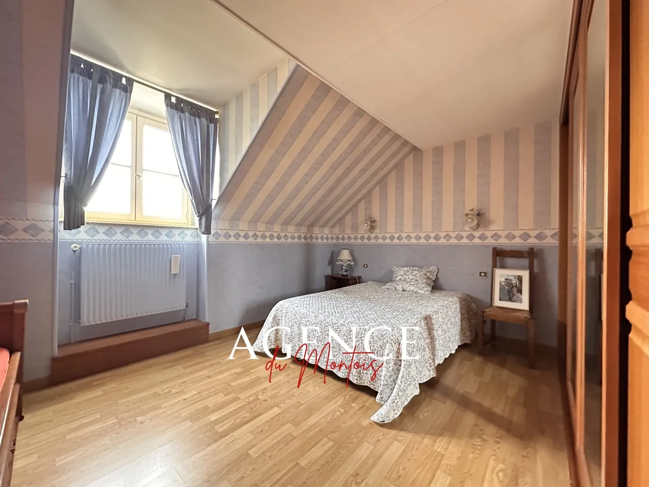 Ferme en pierre à Longueville avec jardin, garage et 6 chambres 